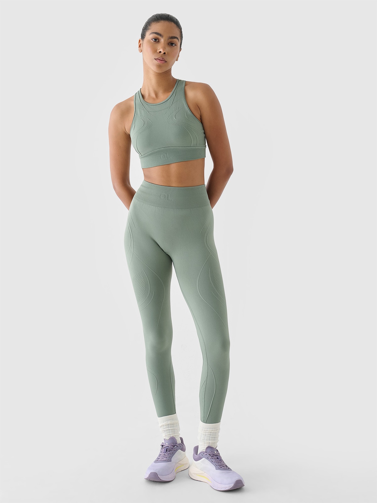 4F Legginsy treningowe bezszwowe 4F x Anna Lewandowska - oliwkowe/khaki L/XL