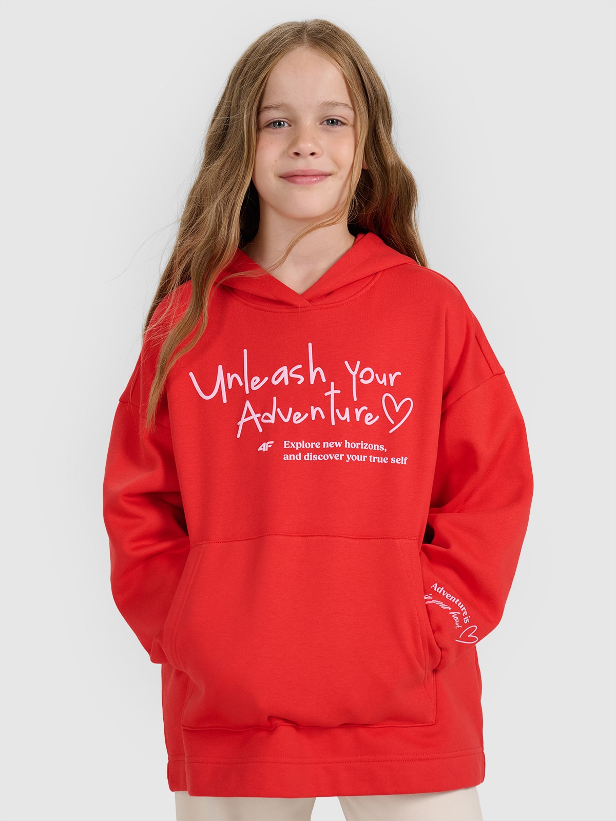 4F Bluza dresowa oversize nierozpinana z kapturem dziewczęca - czerwona 134 (8-9 lat)