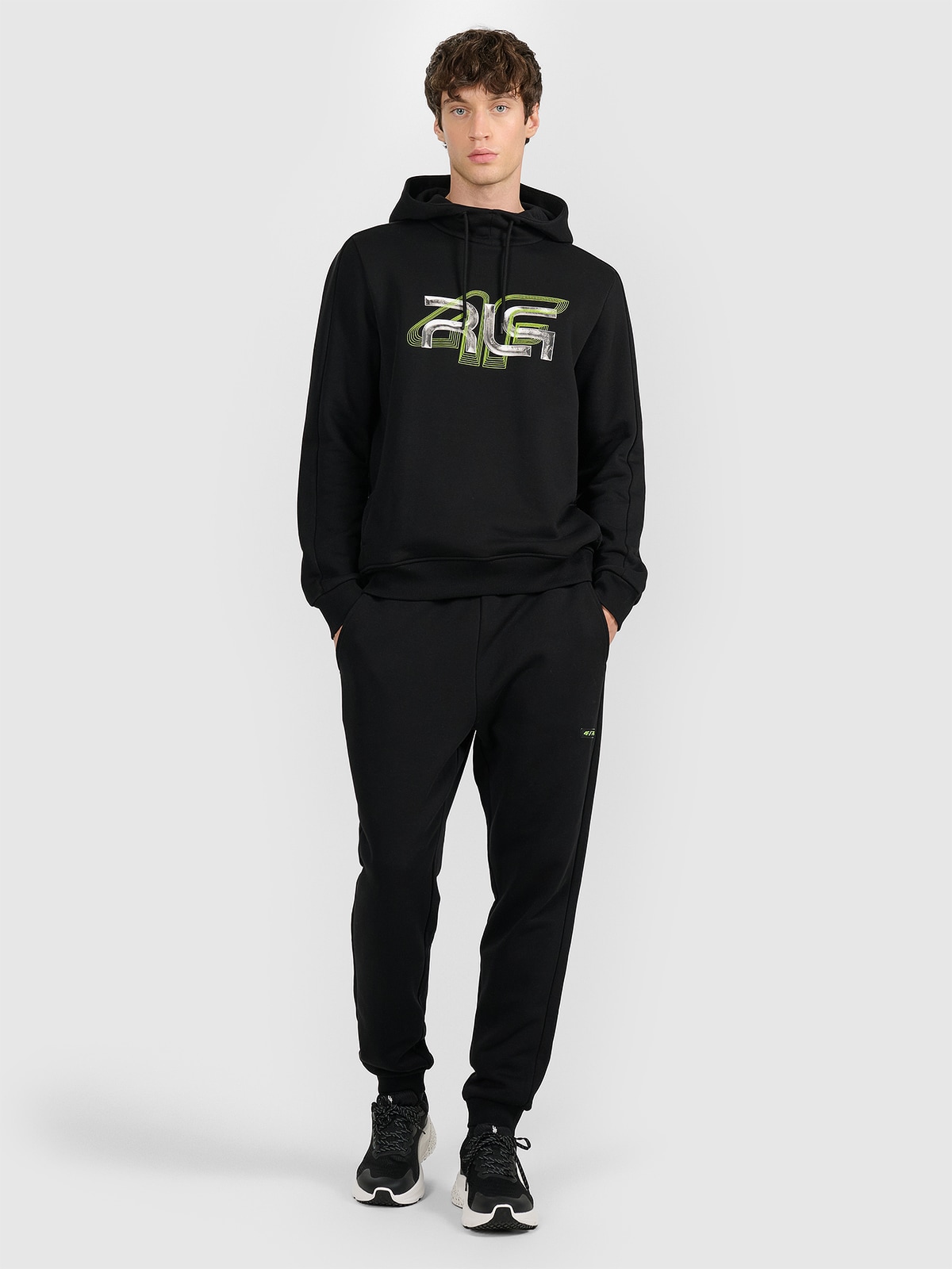 4F Spodnie dresowe joggery męskie 4F x Robert Lewandowski - czarne XL