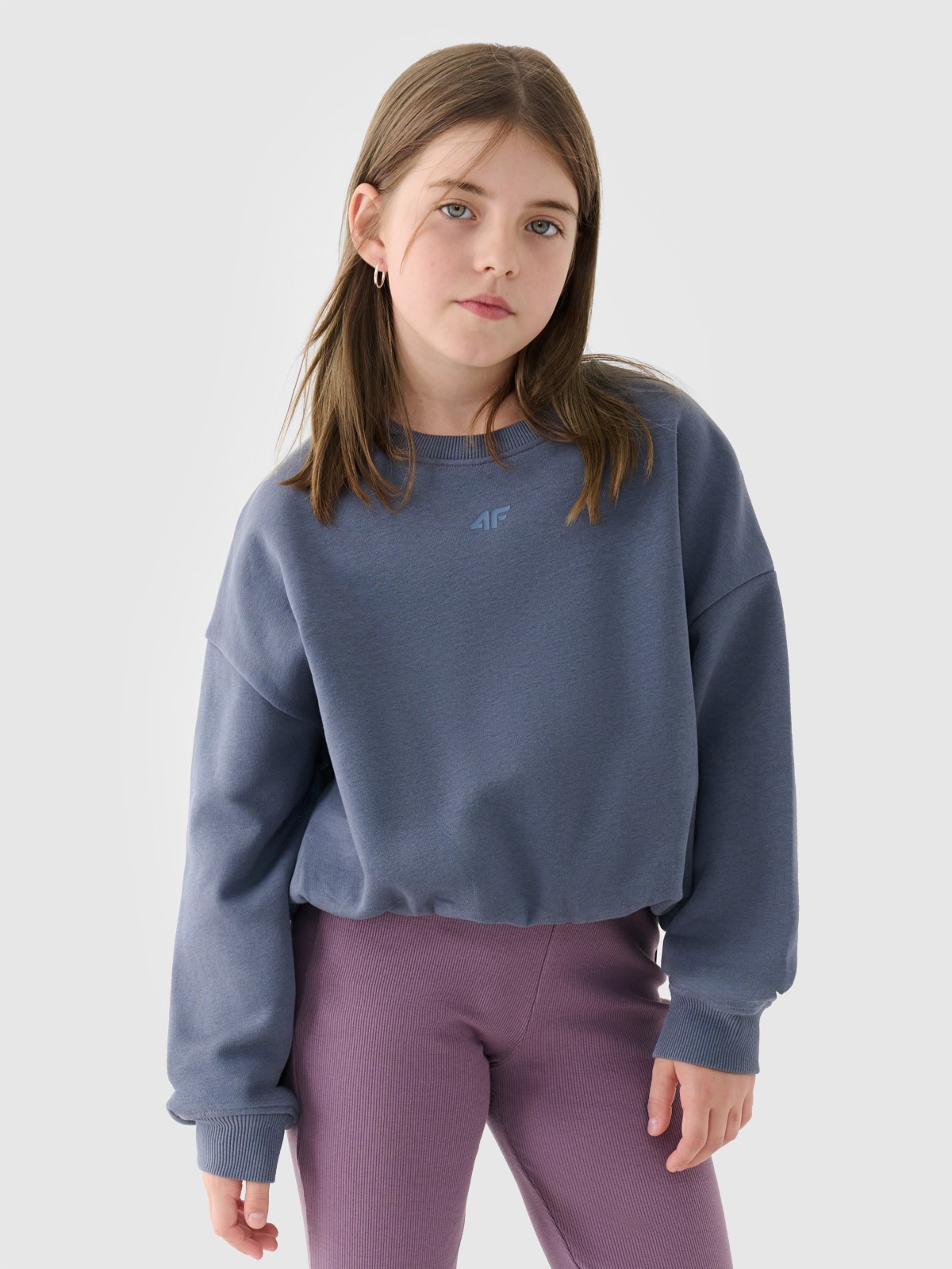 4F Bluza dresowa nierozpinana bez kaptura dziewczęca - niebieska 134 (8-9 lat)