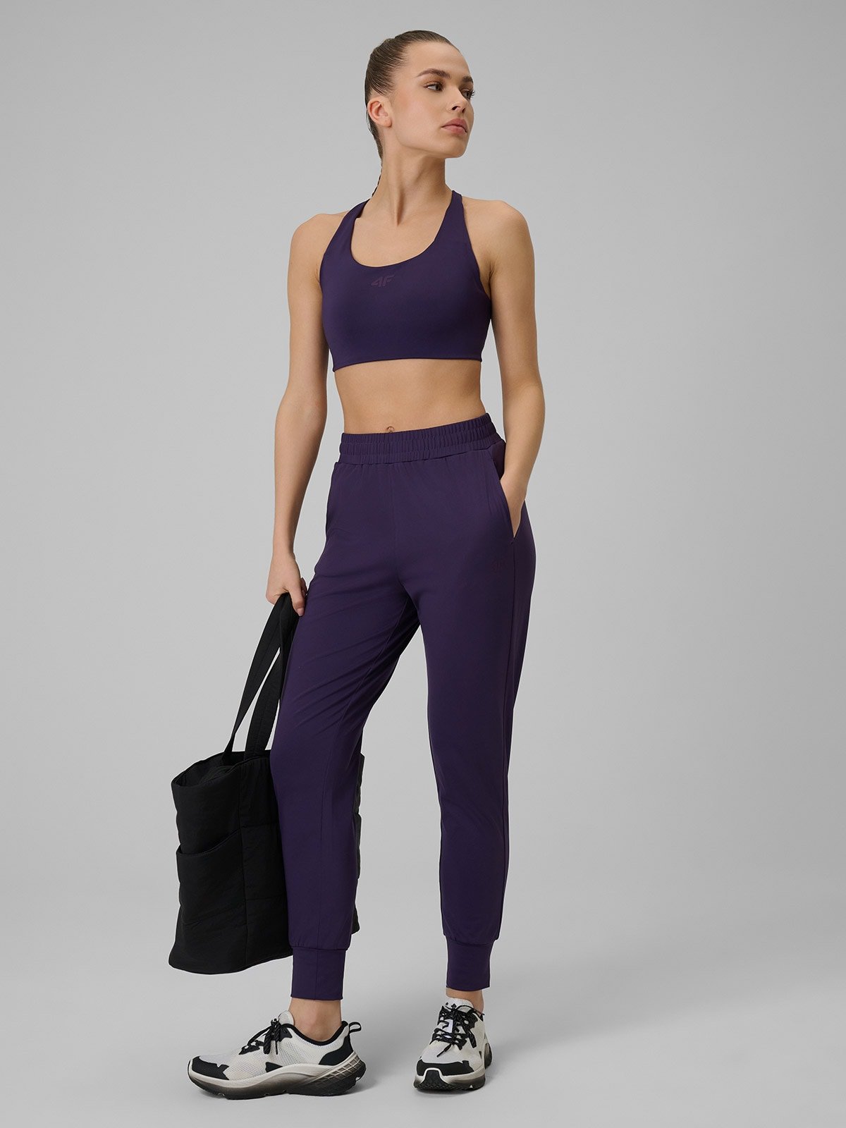 4F Spodnie treningowe szybkoschnące damskie - fioletowe S