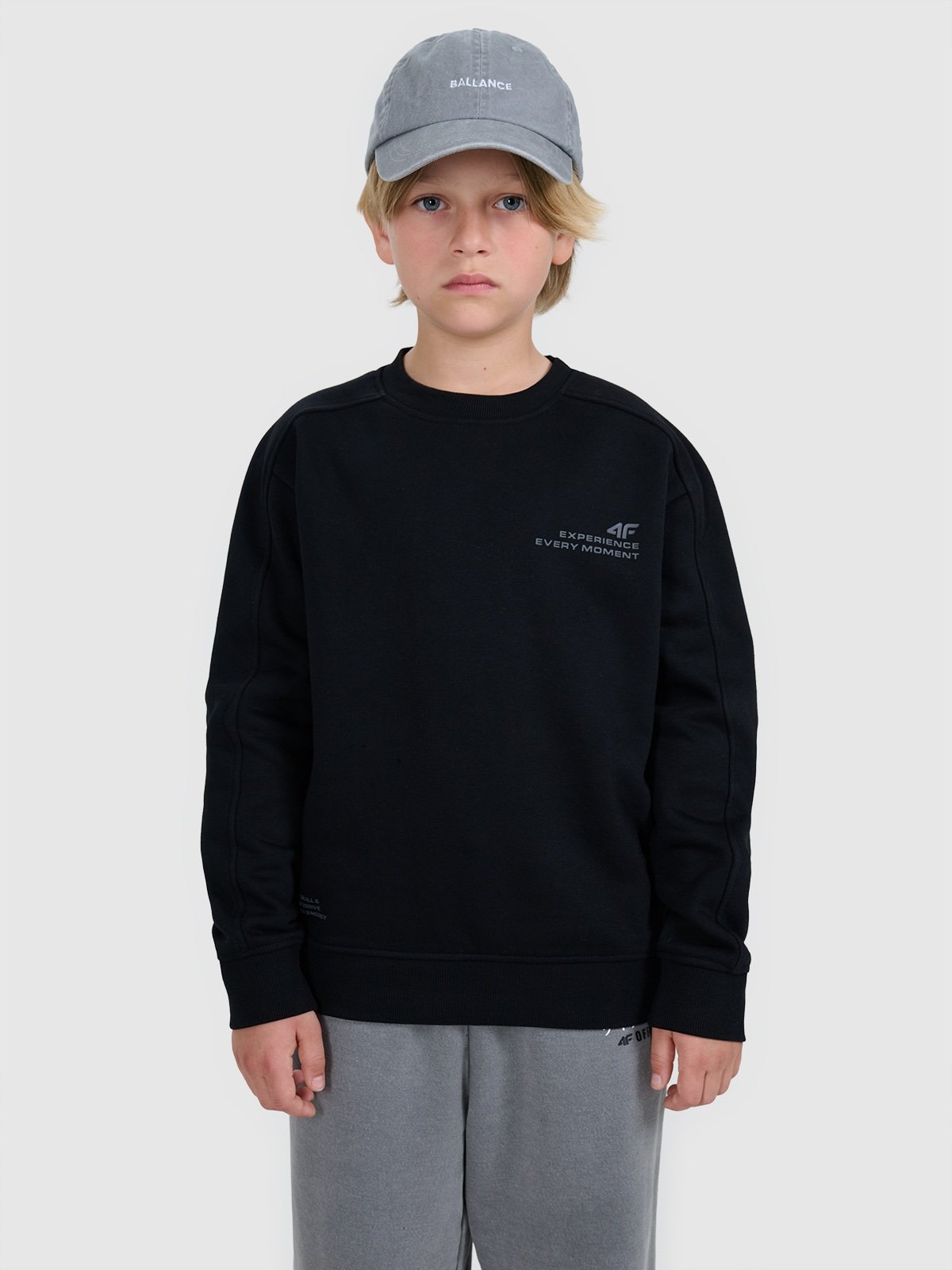 4F Bluza dresowa nierozpinana bez kaptura chłopięca - czarna 164 (13-14 lat)