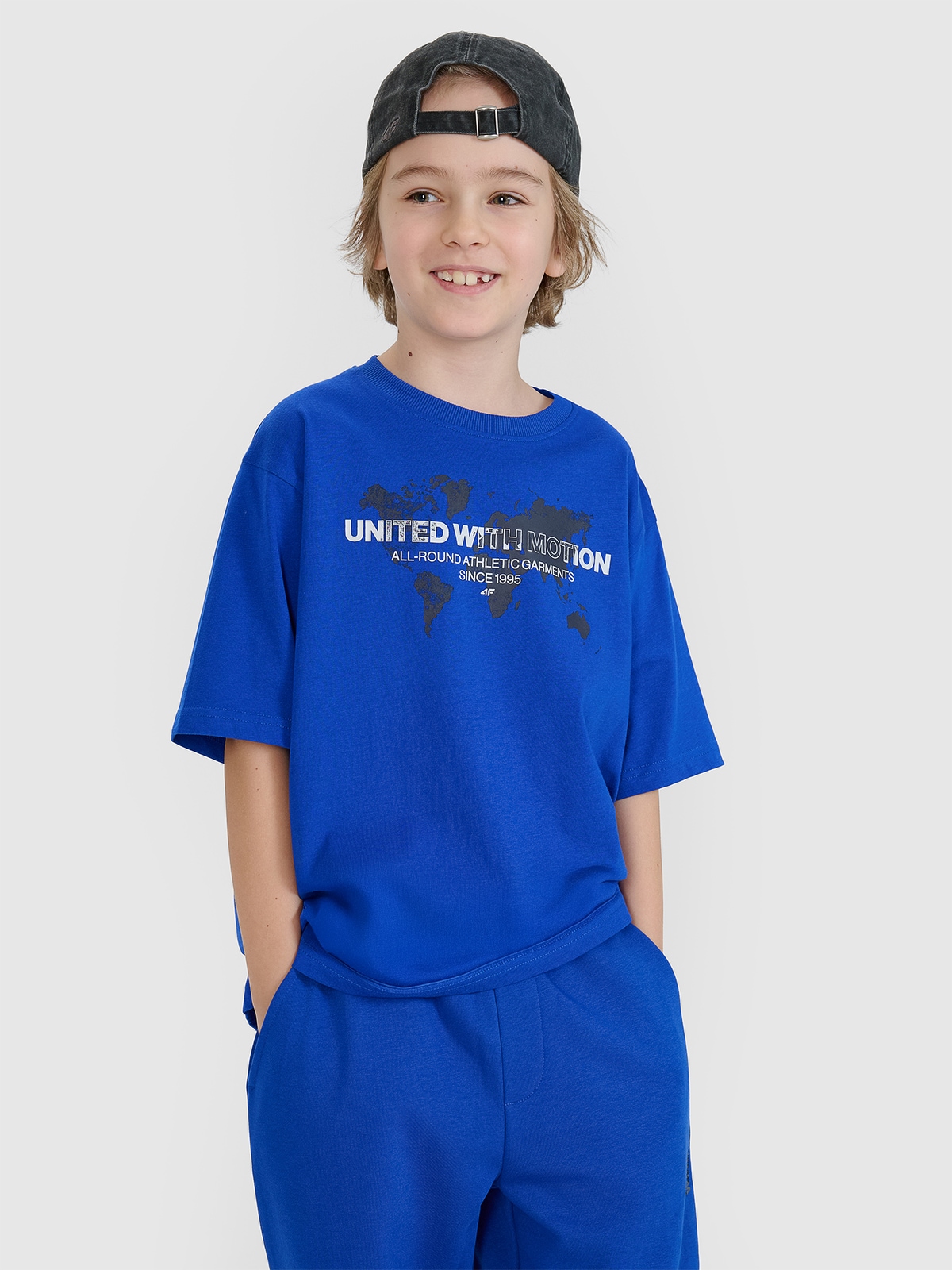 4F T-shirt oversize z nadrukiem chłopięcy - niebieski 122 (6-7 lat)