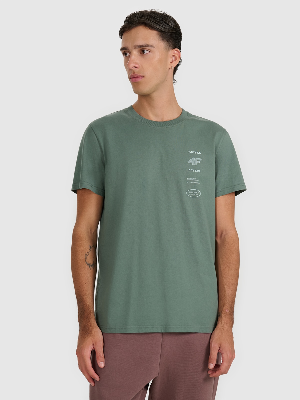 4F T-shirt regular z nadrukiem męski - khaki M