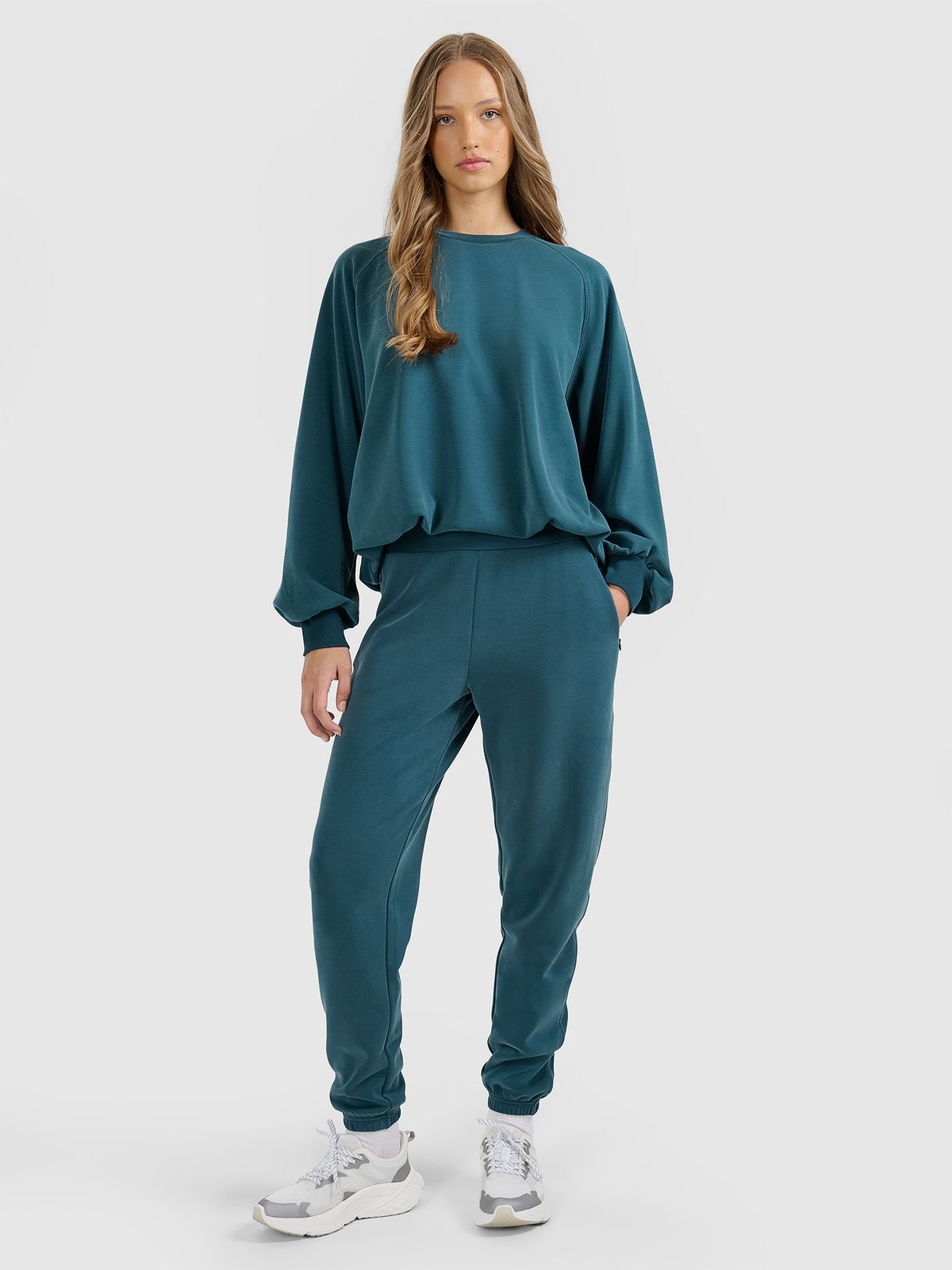 4F Spodnie dresowe joggery z modalem damskie - turkusowe S