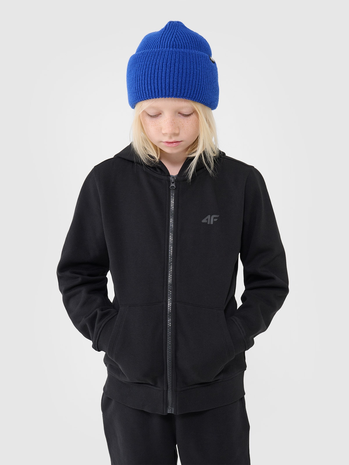 4F Bluza dresowa rozpinana z kapturem chłopięca - czarna 146 (10-11 lat)