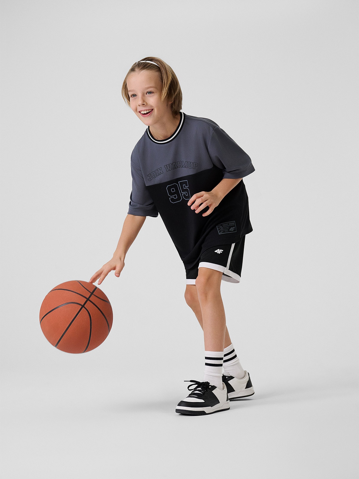 4F Koszulka sportowa szybkoschnąca chłopięca - czarna 122/128 (6-8 lat)