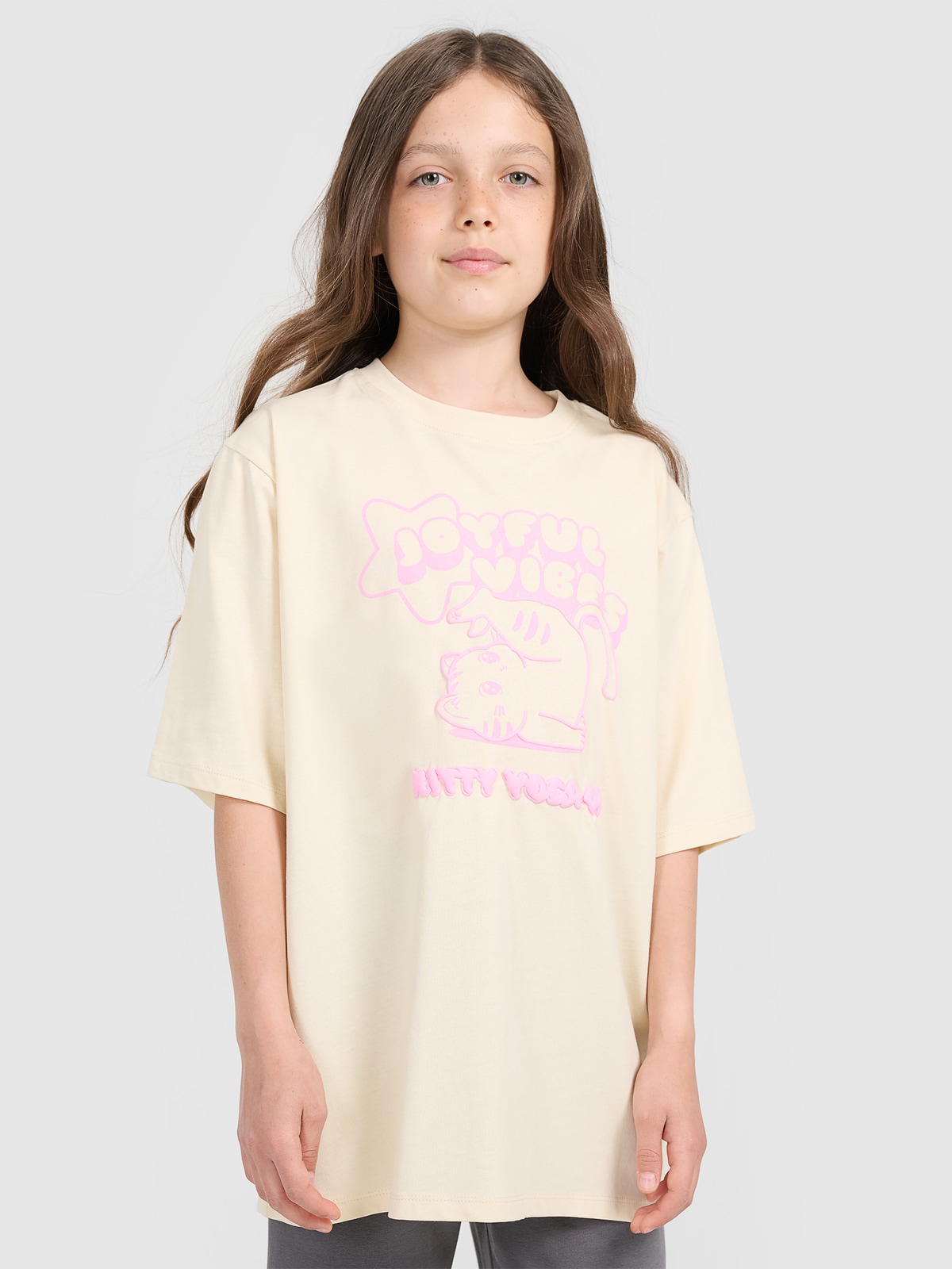 4F T-shirt oversize z nadrukiem dziewczęcy - beżowy 158 (12-13 lat)