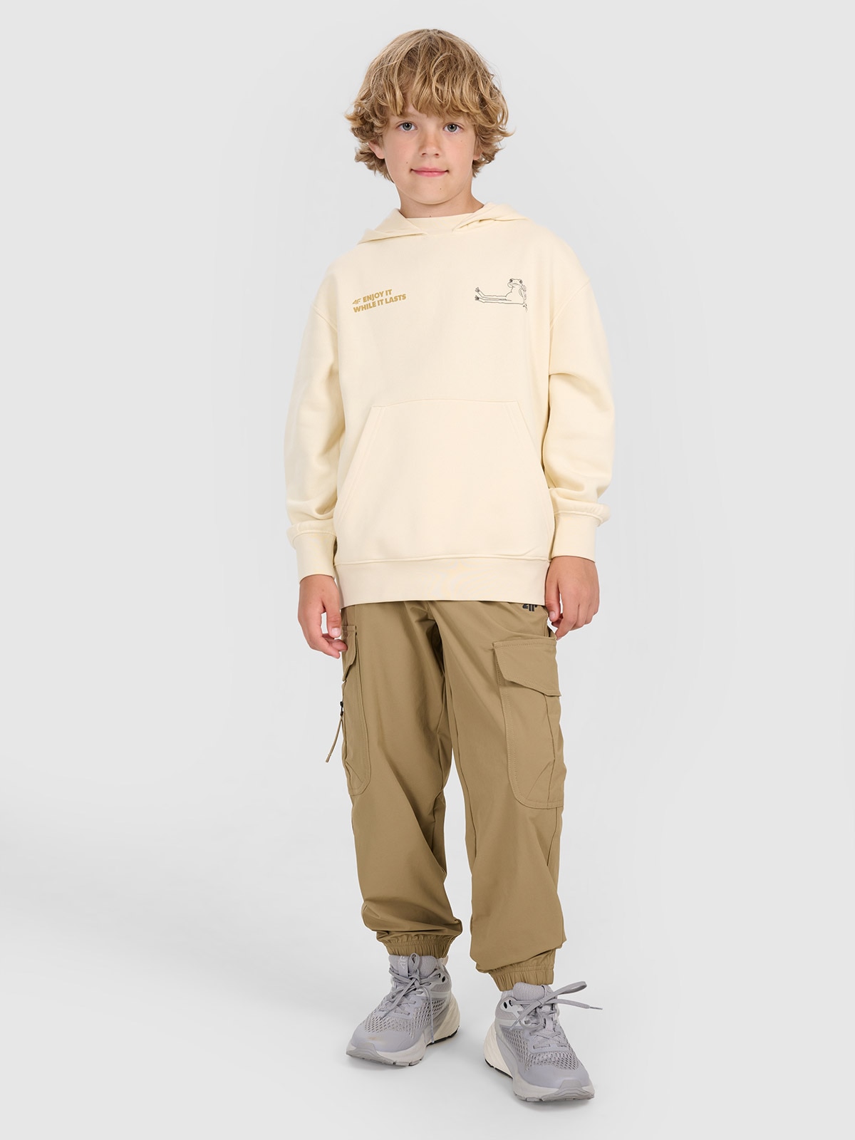 4F Spodnie casual cargo chłopięce - brązowe 146 (10-11 lat)