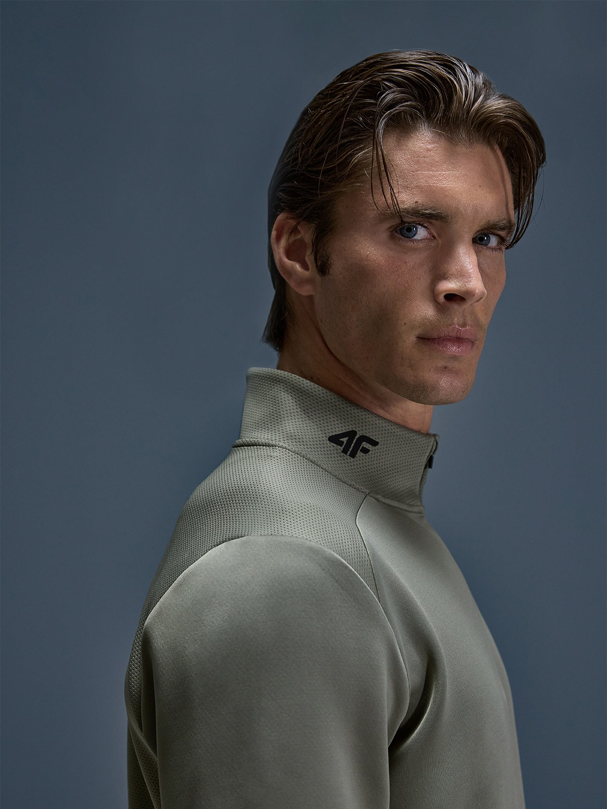 4F Bluza treningowa regular szybkoschnąca męska - oliwkowa/khaki XXL