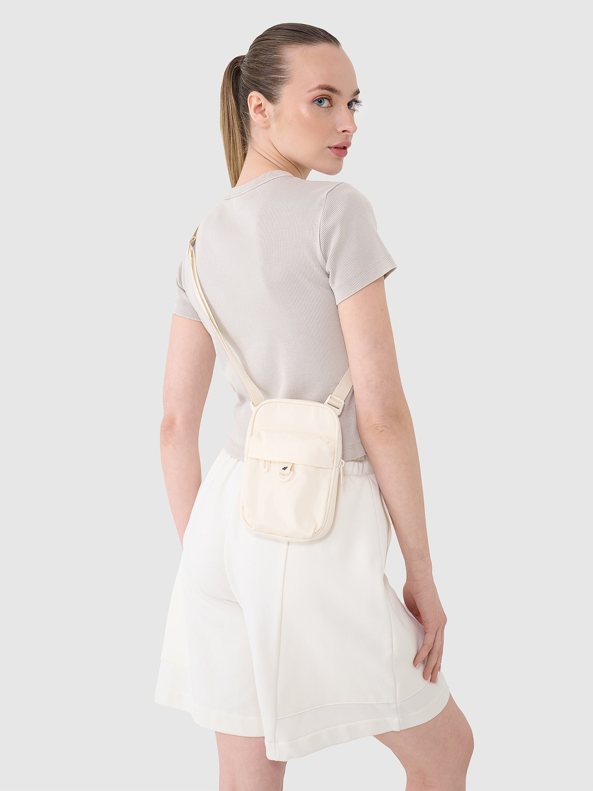 4F Saszetka na szyję uniseks - biała Uniwersalny