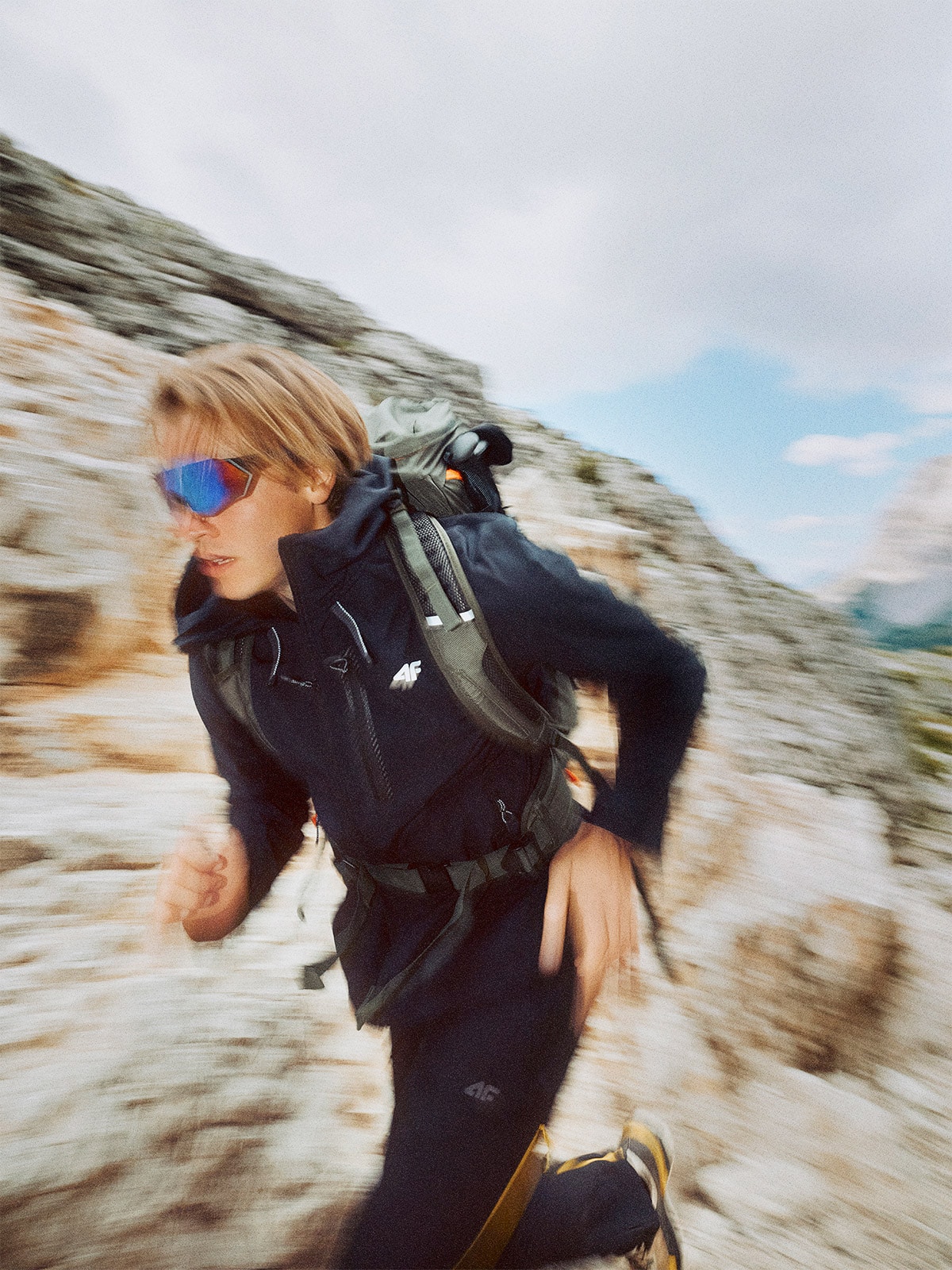 4F Kurtka trekkingowa membrana 10000 męska - czarna L