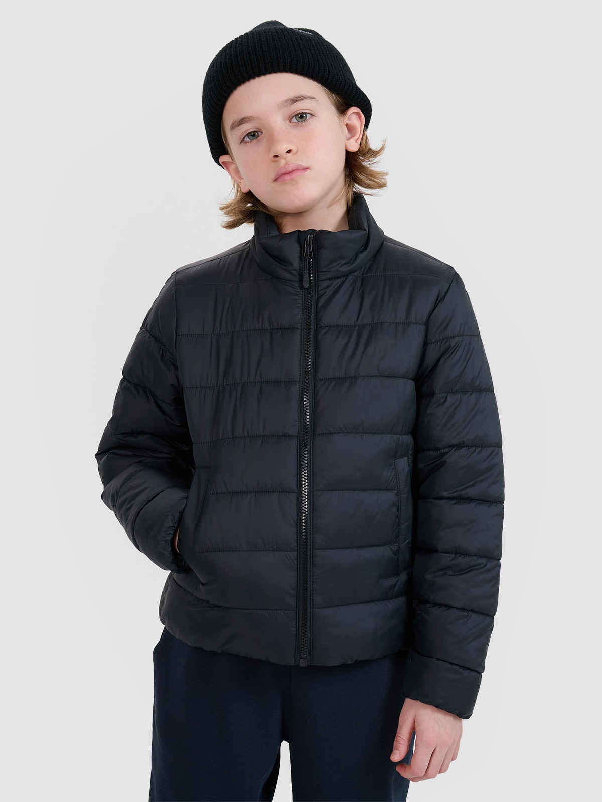 4F Kurtka puchowa z wypełnieniem syntetycznym chłopięca - czarna 128 (7-8 lat)