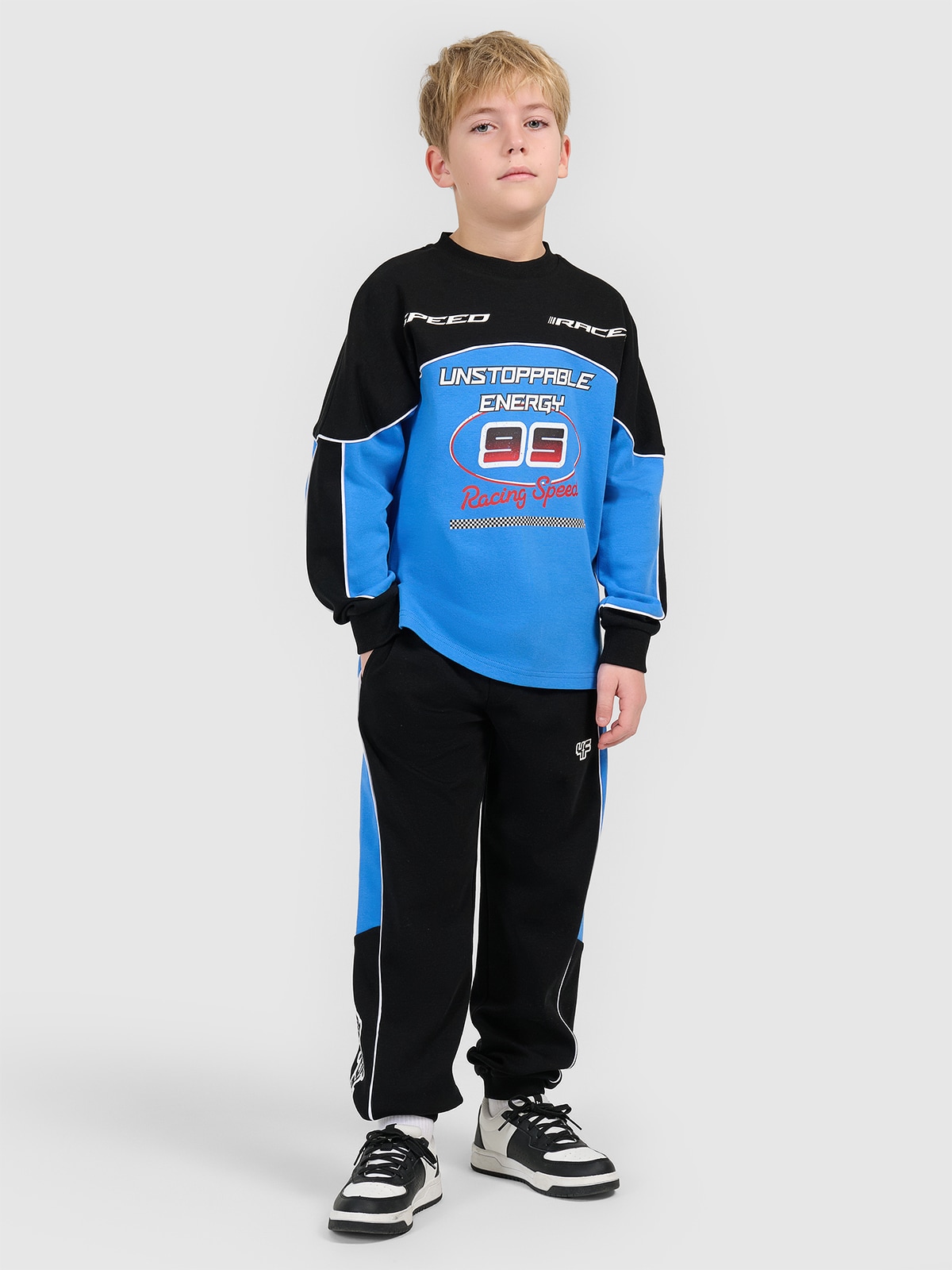 4F Spodnie dresowe joggery chłopięce - czarne 152 (11-12 lat)