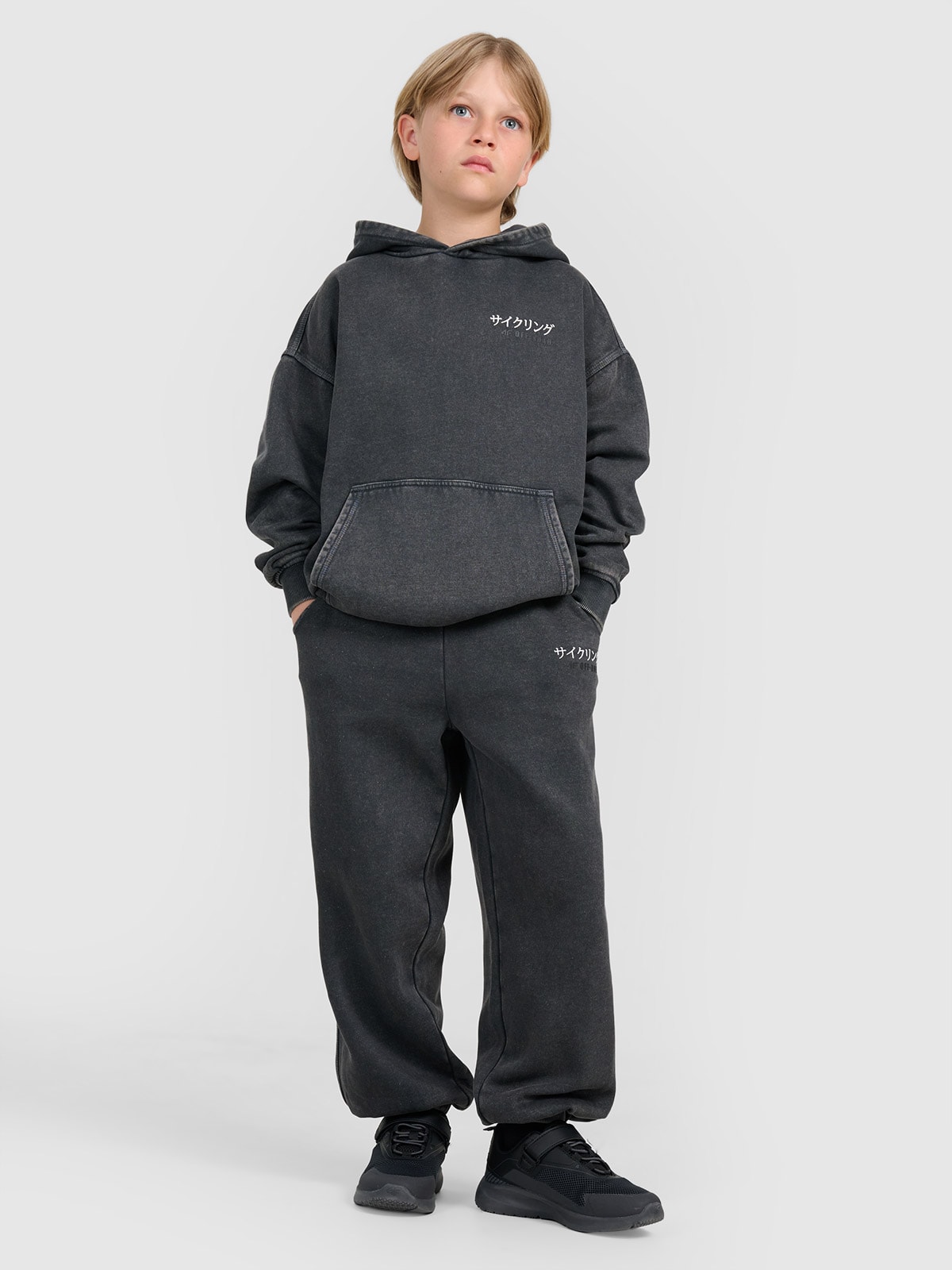 4F Spodnie dresowe joggery chłopięce - szare 140 (9-10 lat)