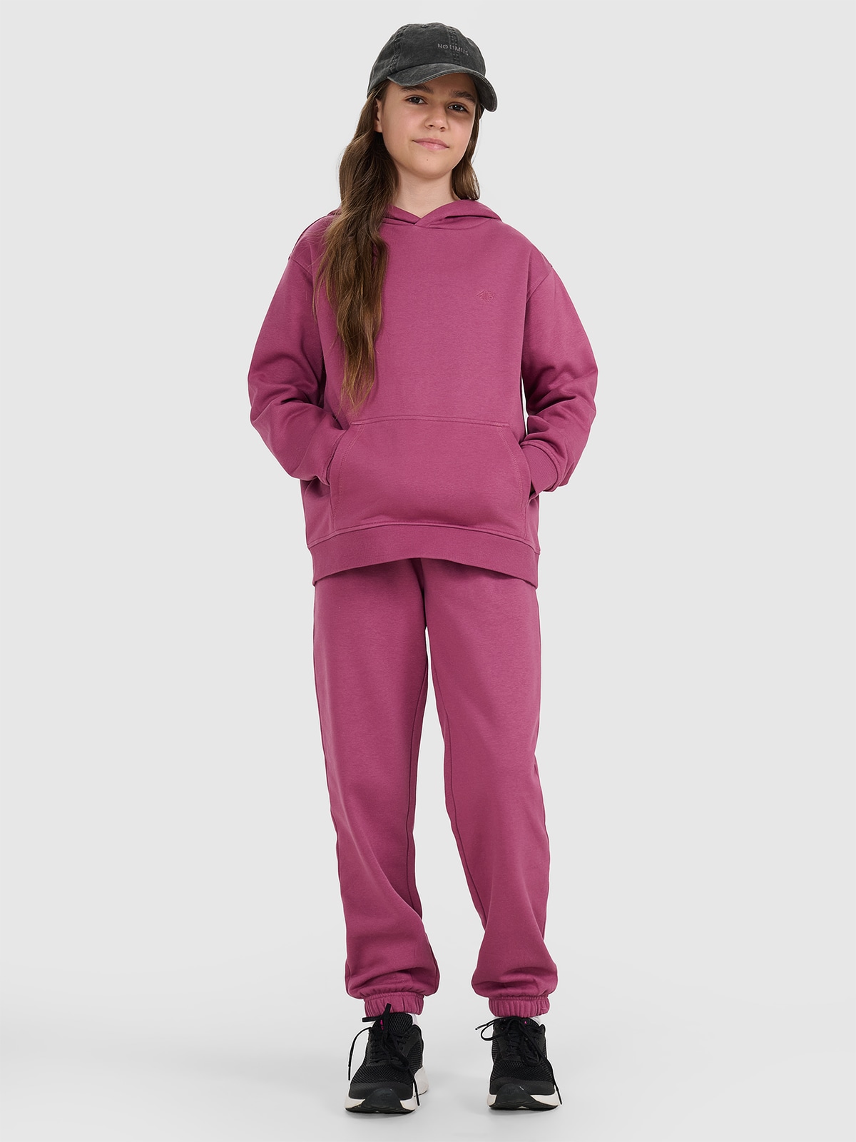 4F Spodnie dresowe joggery dziewczęce - fioletowe 134 (8-9 lat)