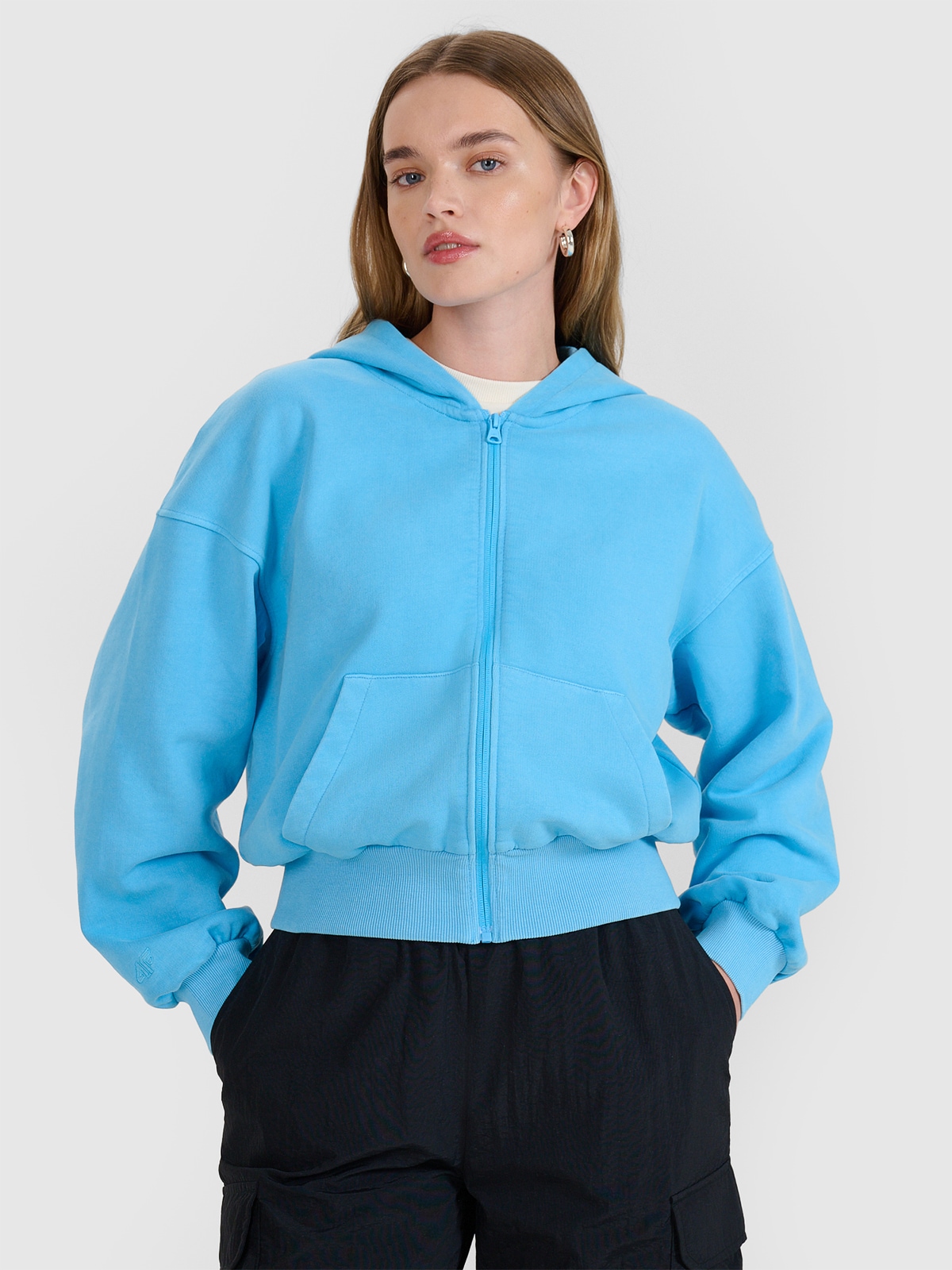 4F Bluza dresowa rozpinana z kapturem damska - niebieska XS