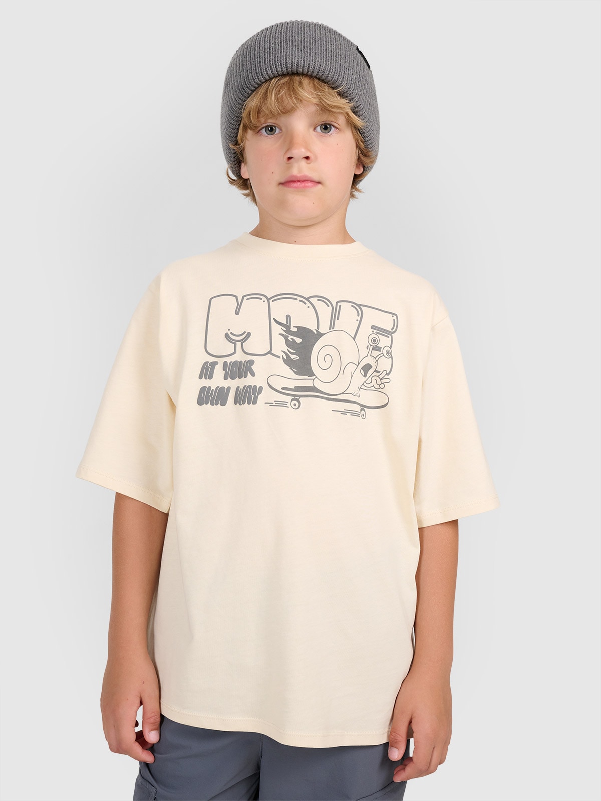 4F T-shirt oversize z nadrukiem chłopięcy - beżowy 146 (10-11 lat)