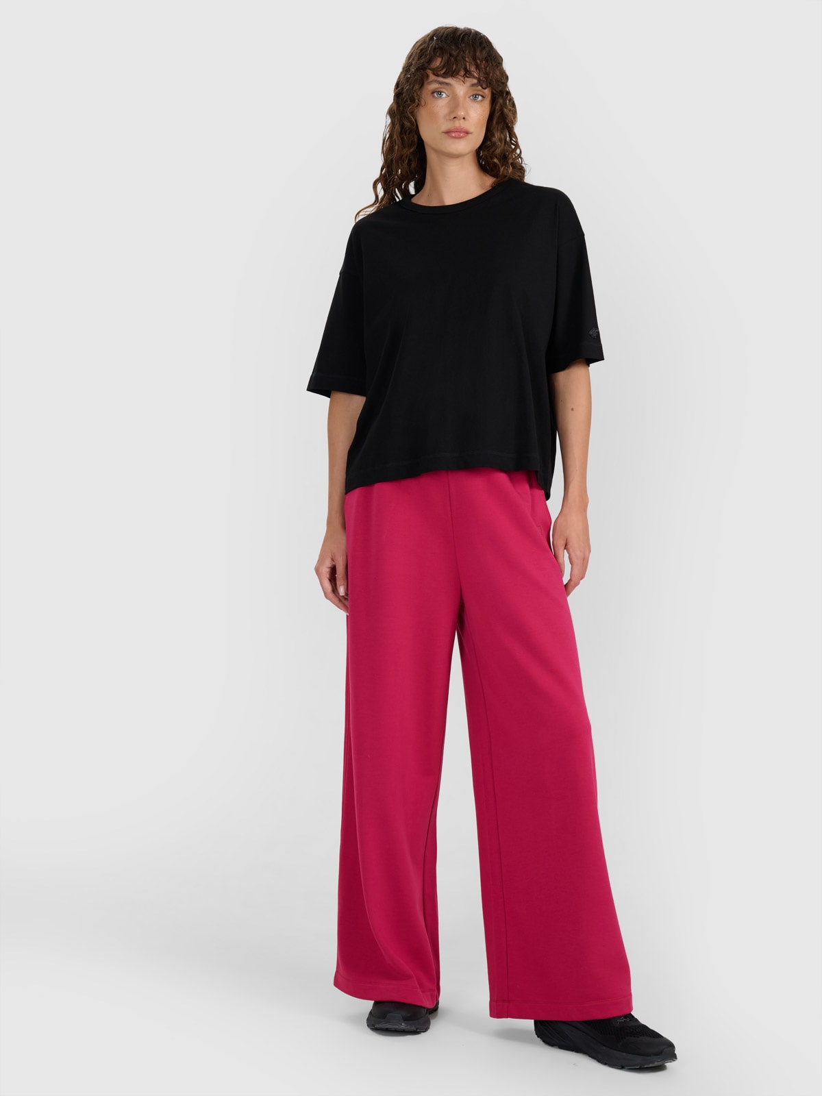 4F Spodnie dresowe z szerokimi nogawkami damskie - różowe XL