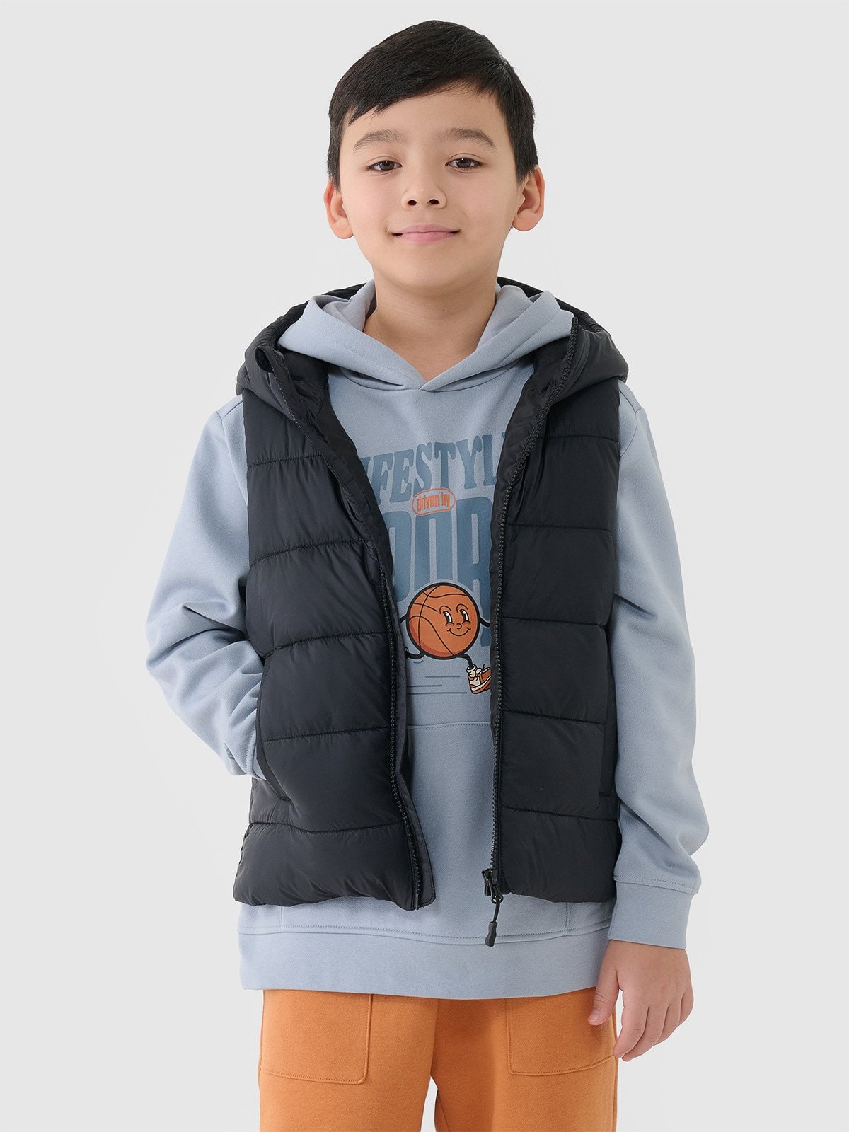 4F Bezrękawnik puchowy z wypełnieniem syntetycznym chłopięcy - czarny 122 (6-7 lat)