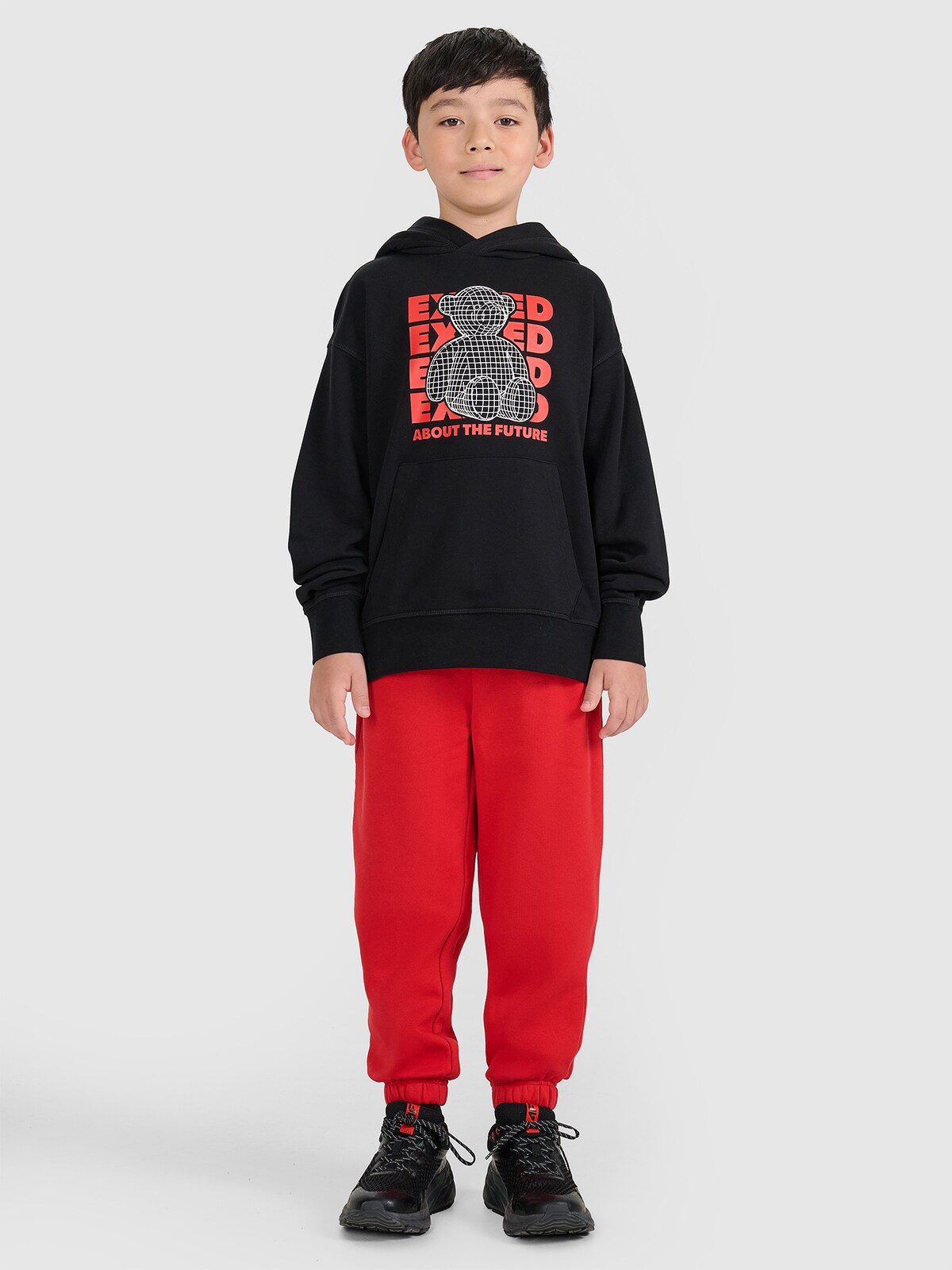 4F Spodnie dresowe joggery chłopięce - czerwone 128 (7-8 lat)