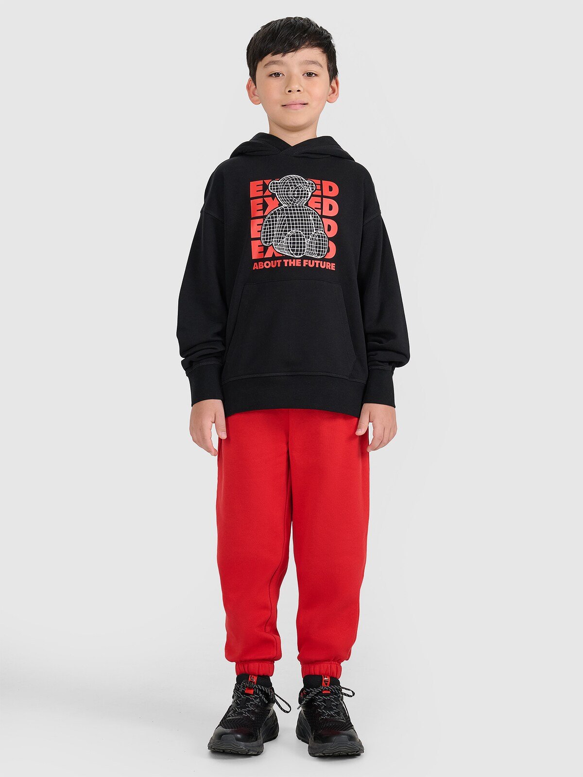 4F Spodnie dresowe joggery chłopięce - czerwone 128 (7-8 lat)