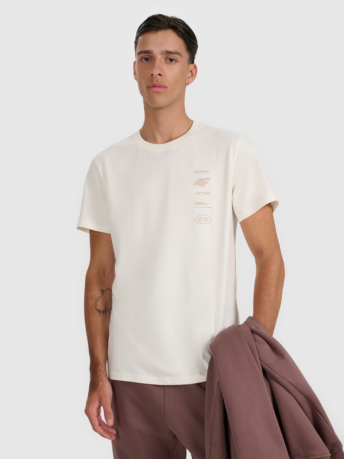 4F T-shirt regular z nadrukiem męski - beżowy XL