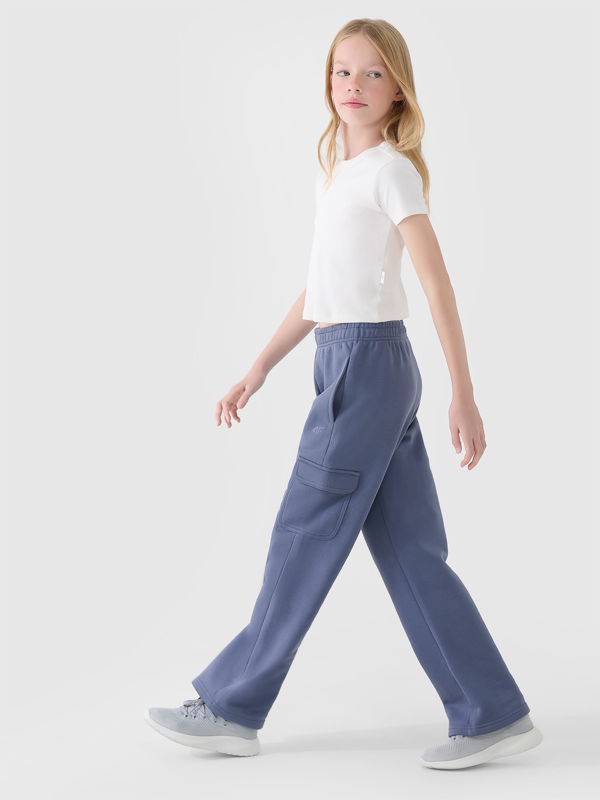 4F Spodnie dresowe z szerokimi nogawkami cargo dziewczęce - granatowe 128 (7-8 lat)