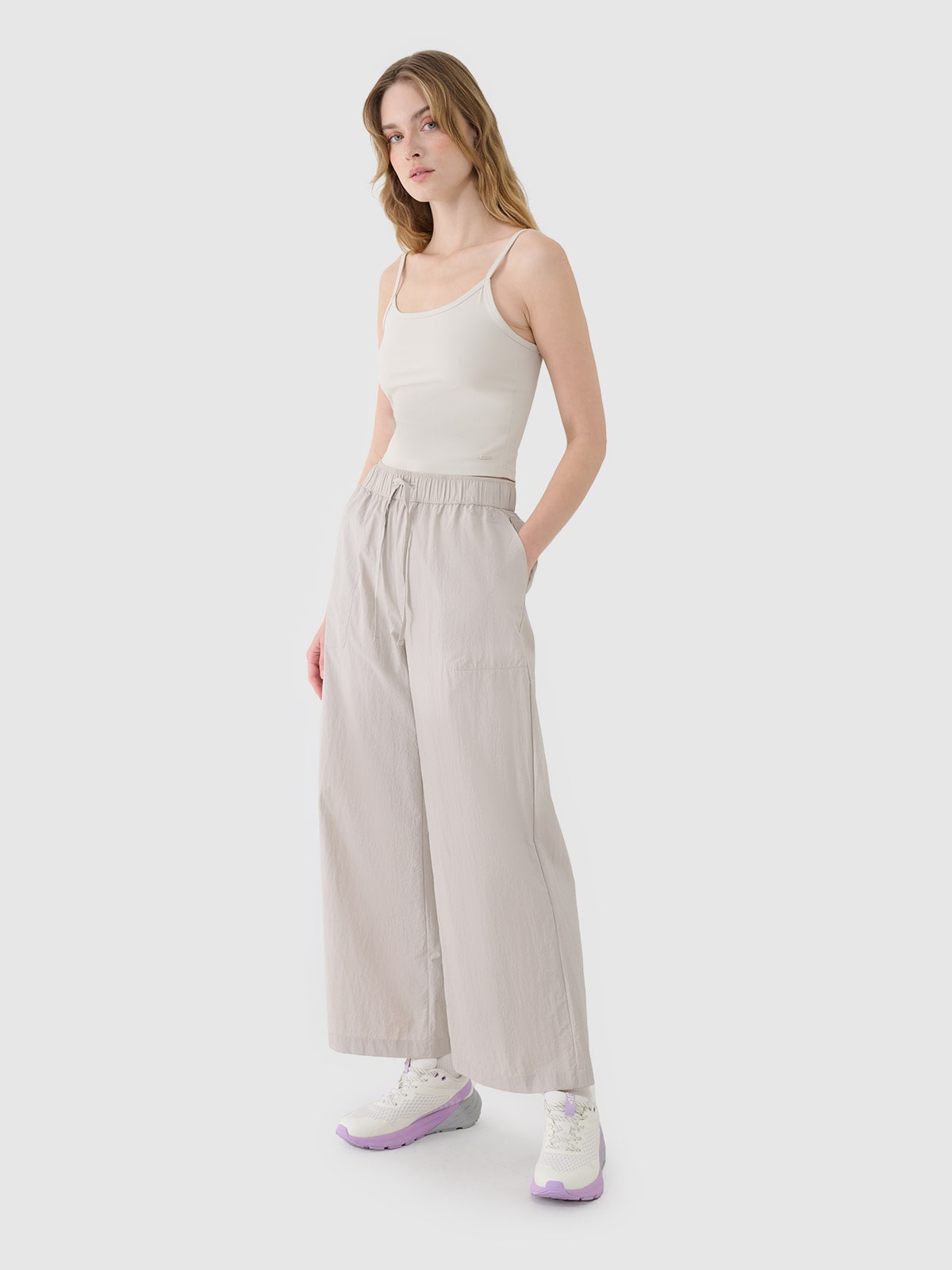 4F Spodnie casual z szerokimi nogawkami damskie - beżowe XL