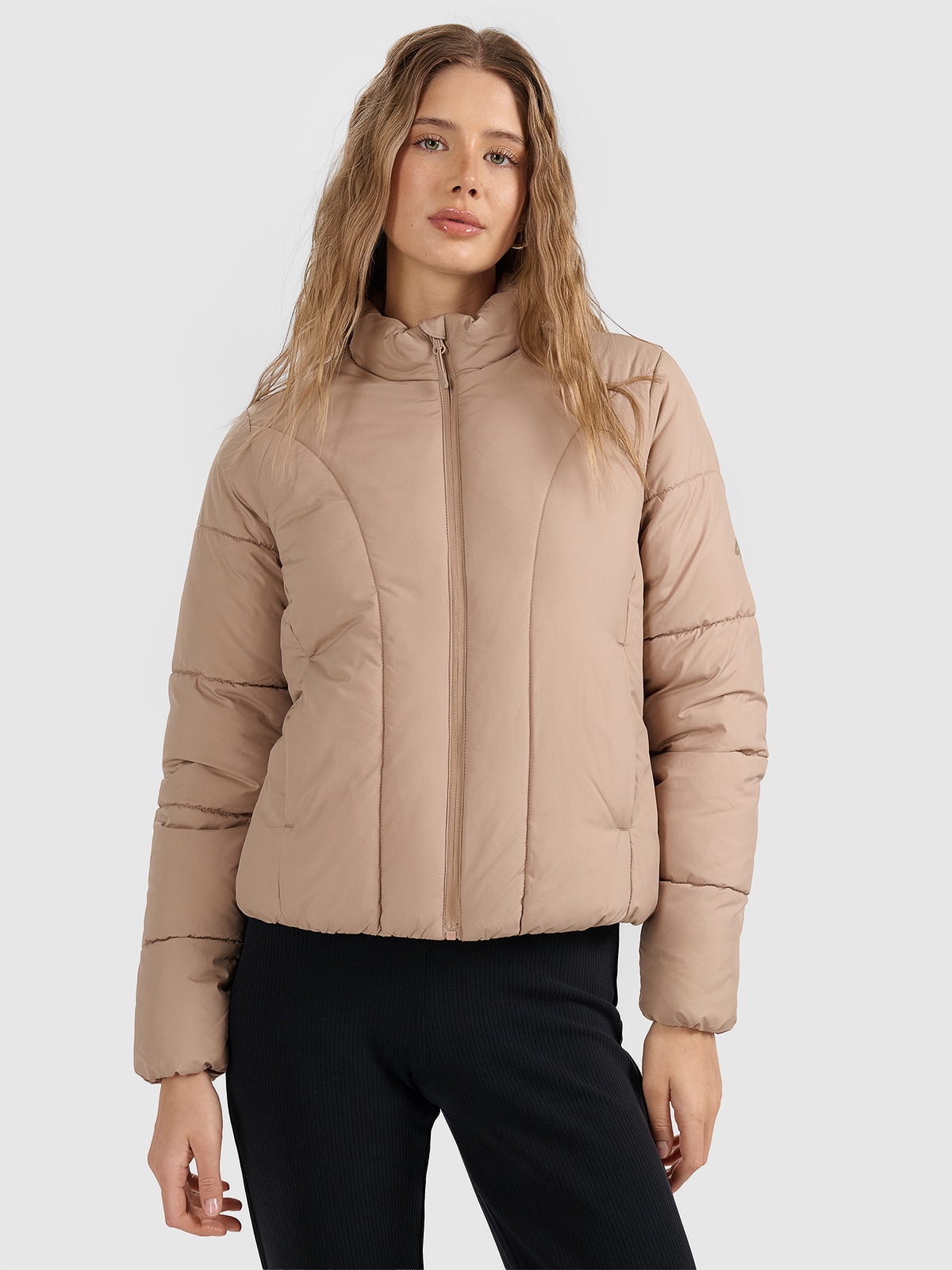 4F Kurtka puchowa z wypełnieniem syntetycznym damska - beżowa XS