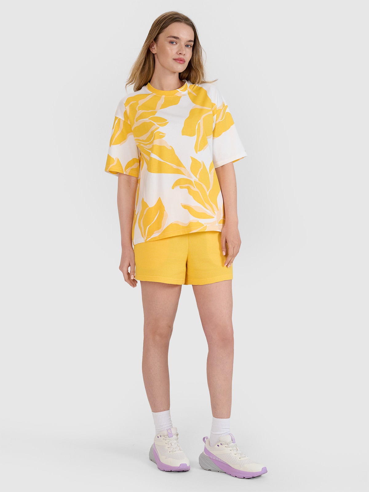 4F Spodenki dresowe z dzianiny waflowej damskie - żółte XS