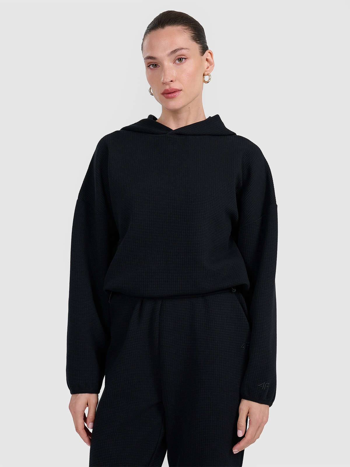 4F Bluza dresowa z waflowej dzianiny damska - czarna XS