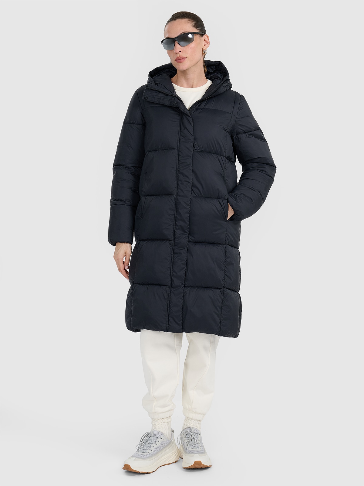 4F Płaszcz puchowy z wypełnieniem syntetycznym damski - czarny M