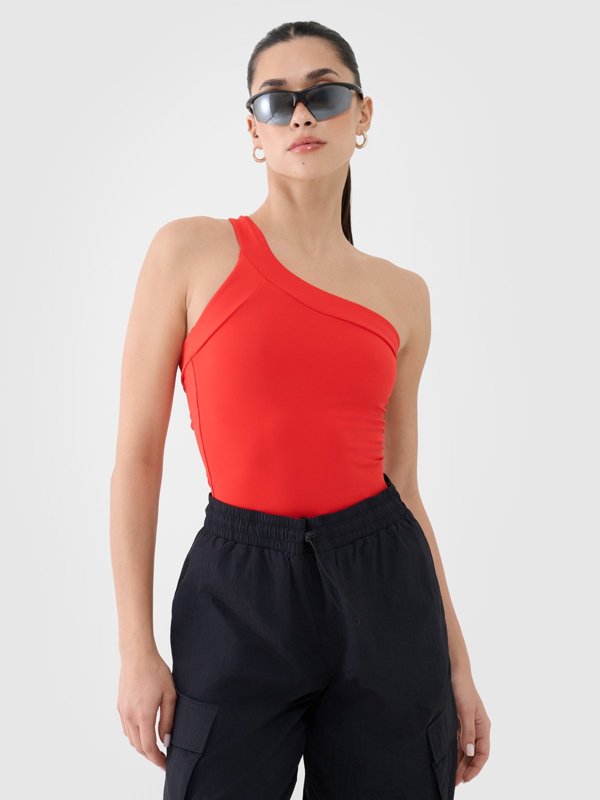 4F Crop-top slim z asymetrycznym ramiączkiem damski - czerwony M