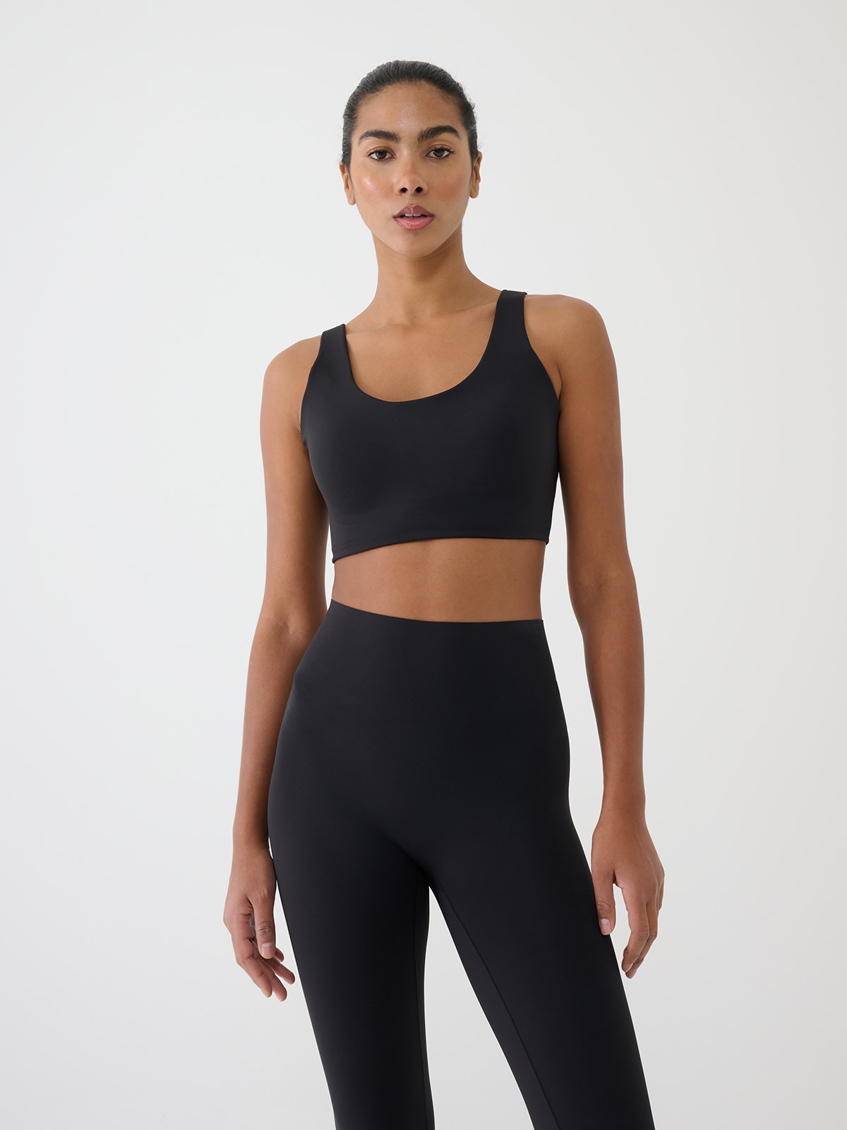 4F Biustonosz treningowy ze średnim wsparciem - czarny L