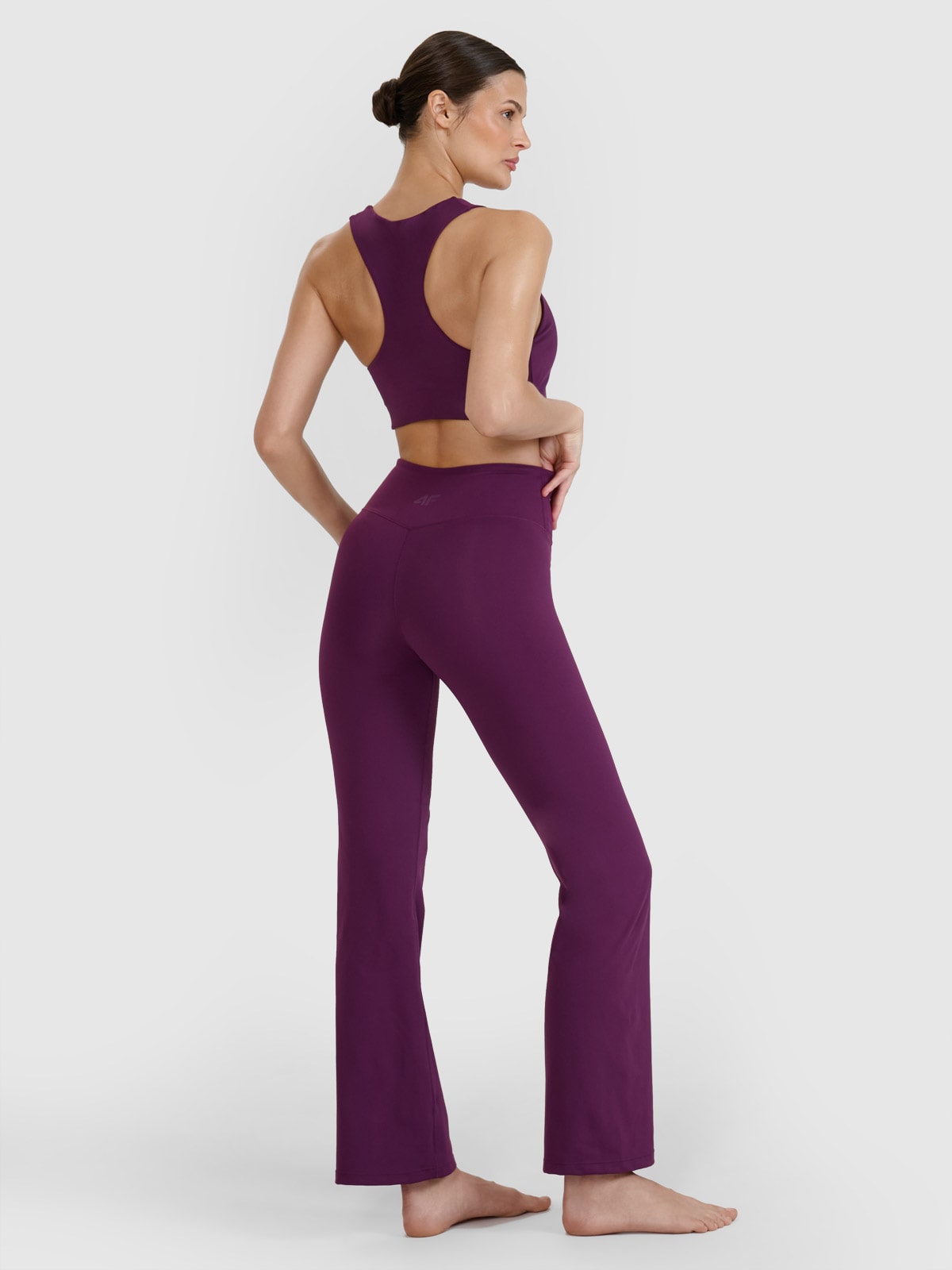 4F Legginsy do jogi i pilatesu z rozszerzanymi nogawkami damskie - fioletowe XS