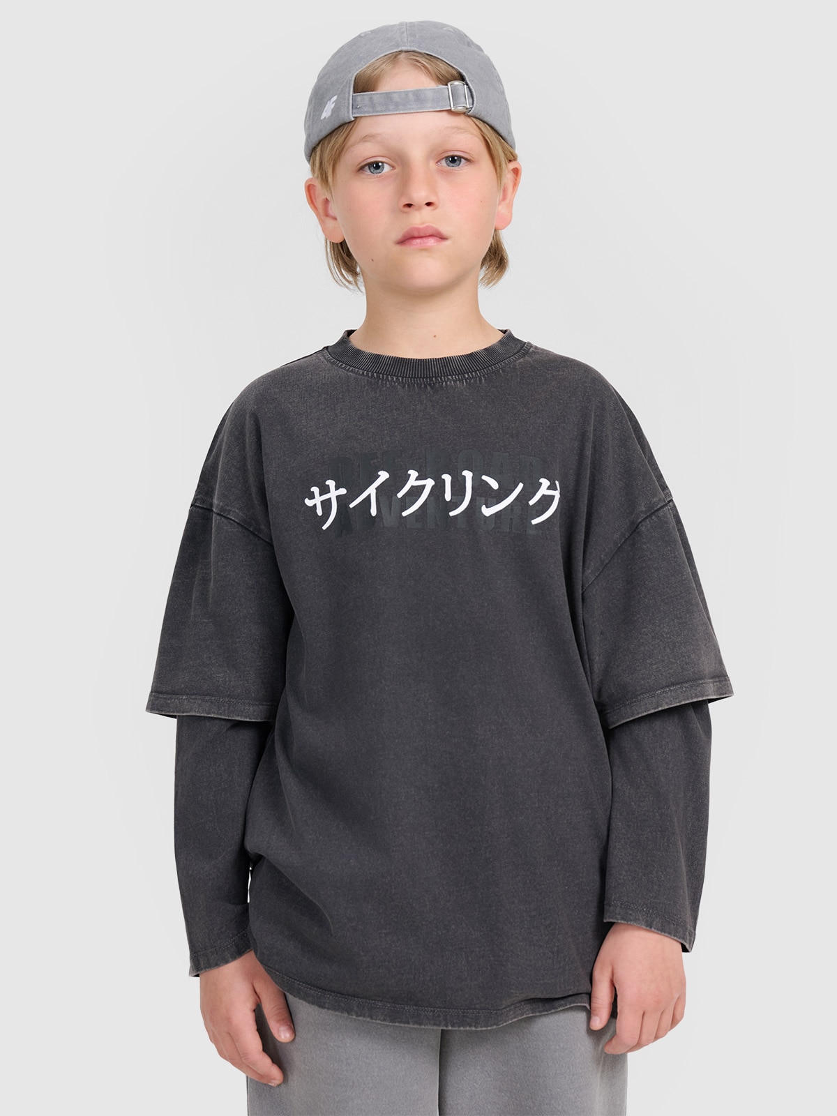 4F Longsleeve oversize z nadrukiem chłopięcy - szary 152 (11-12 lat)