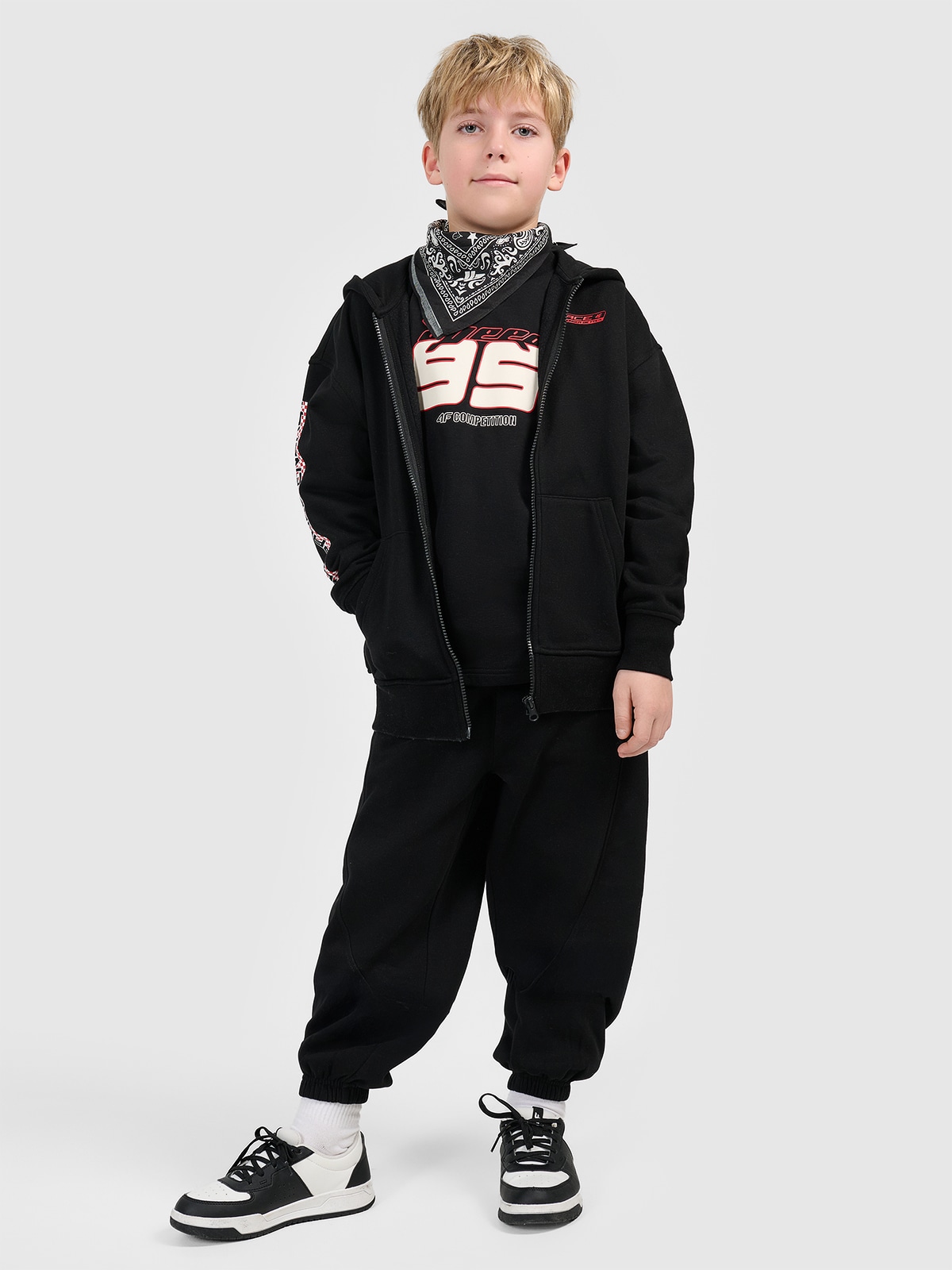 4F Bluza dresowa loose z kapturem chłopięca - czarna 146/152 (10-12 lat)