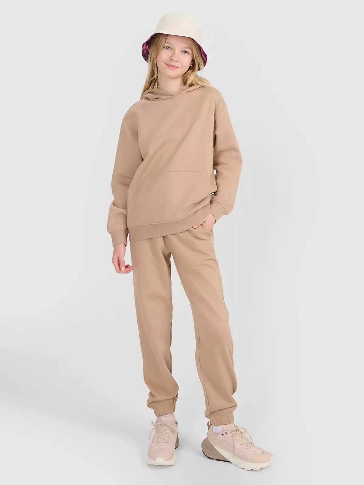 4F Spodnie dresowe joggery dziewczęce - beżowe 128 (7-8 lat)