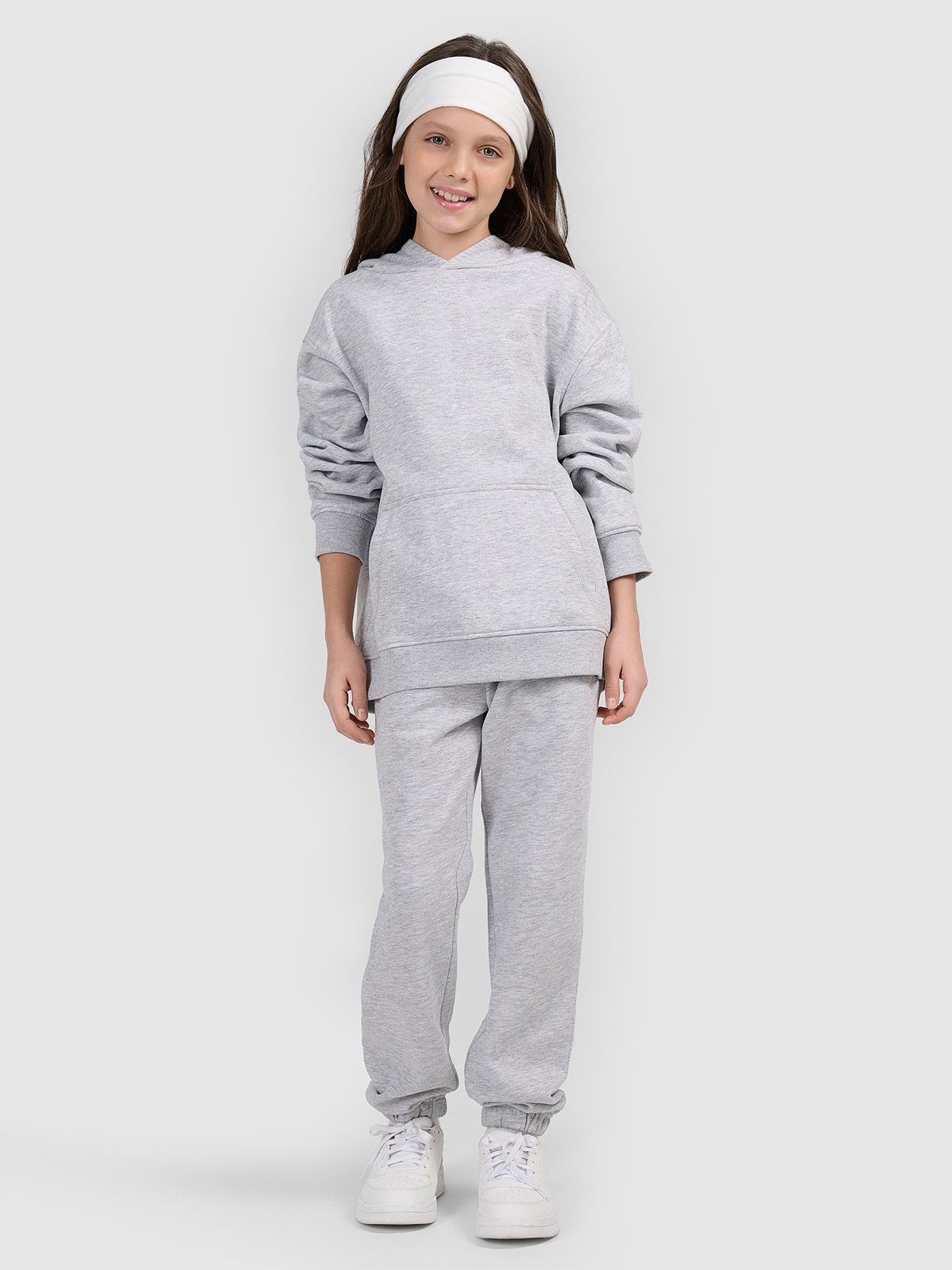 4F Spodnie dresowe joggery dziewczęce - szare 134 (8-9 lat)