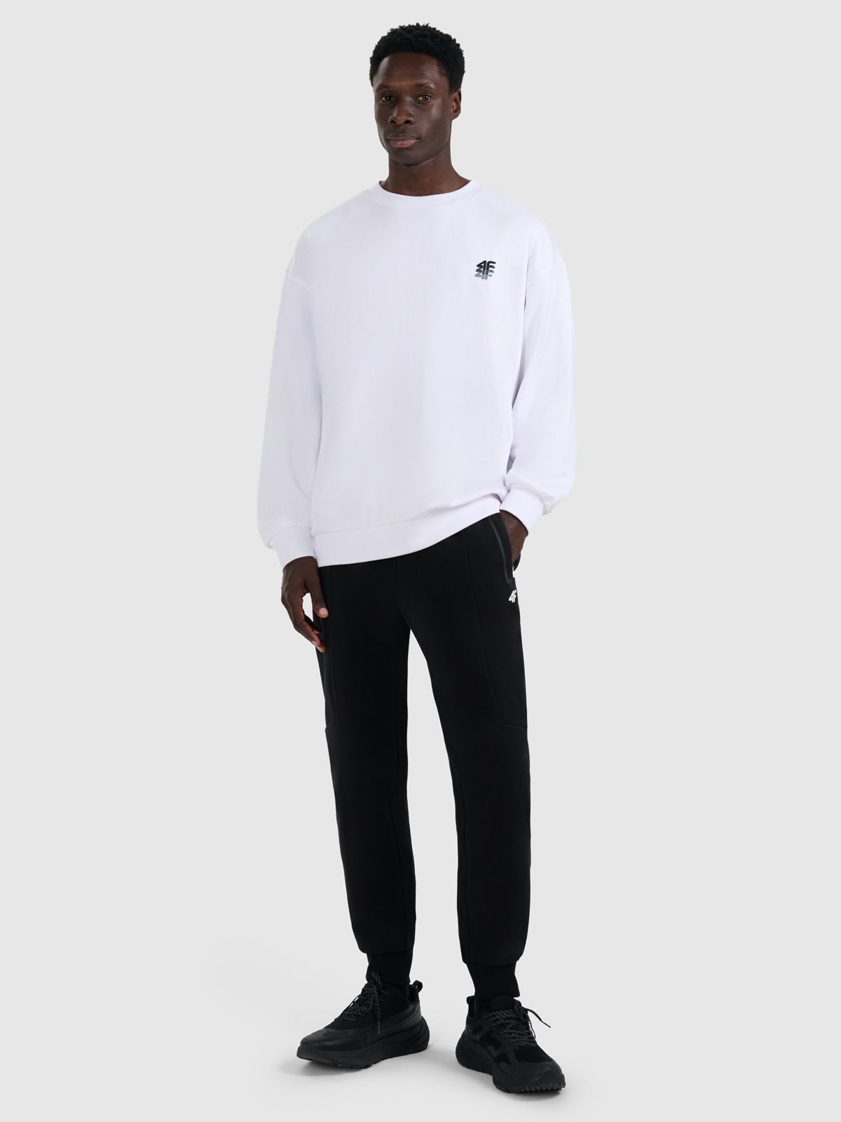 4F Spodnie dresowe joggery męskie - czarne M