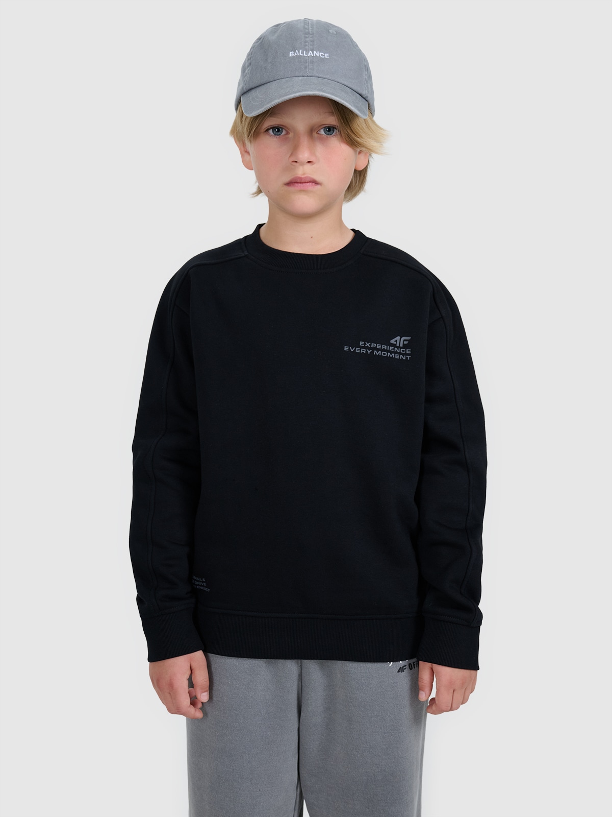 4F Bluza dresowa nierozpinana bez kaptura chłopięca - czarna 140 (9-10 lat)