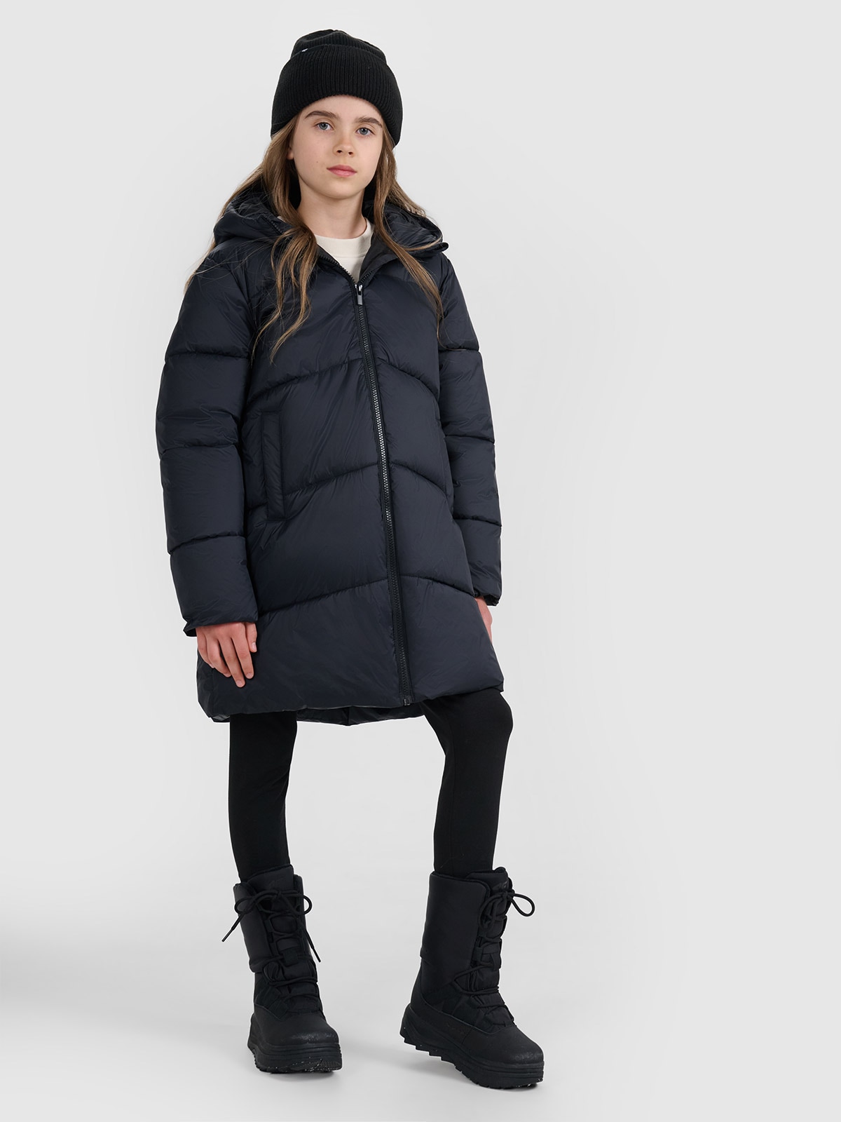 4F Płaszcz puchowy z wypełnieniem syntetycznym dziewczęcy - czarny 158 (12-13 lat)