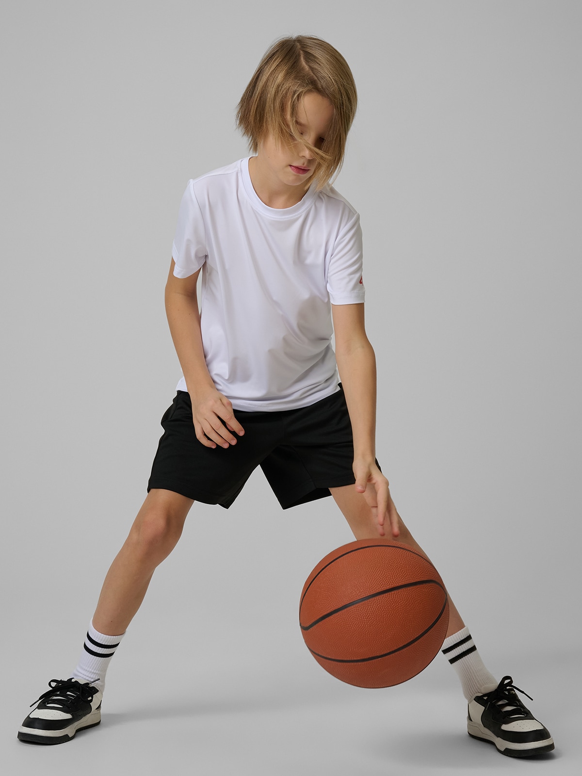 4F Spodenki sportowe szybkoschnące chłopięce - czarne 122/128 (6-8 lat)