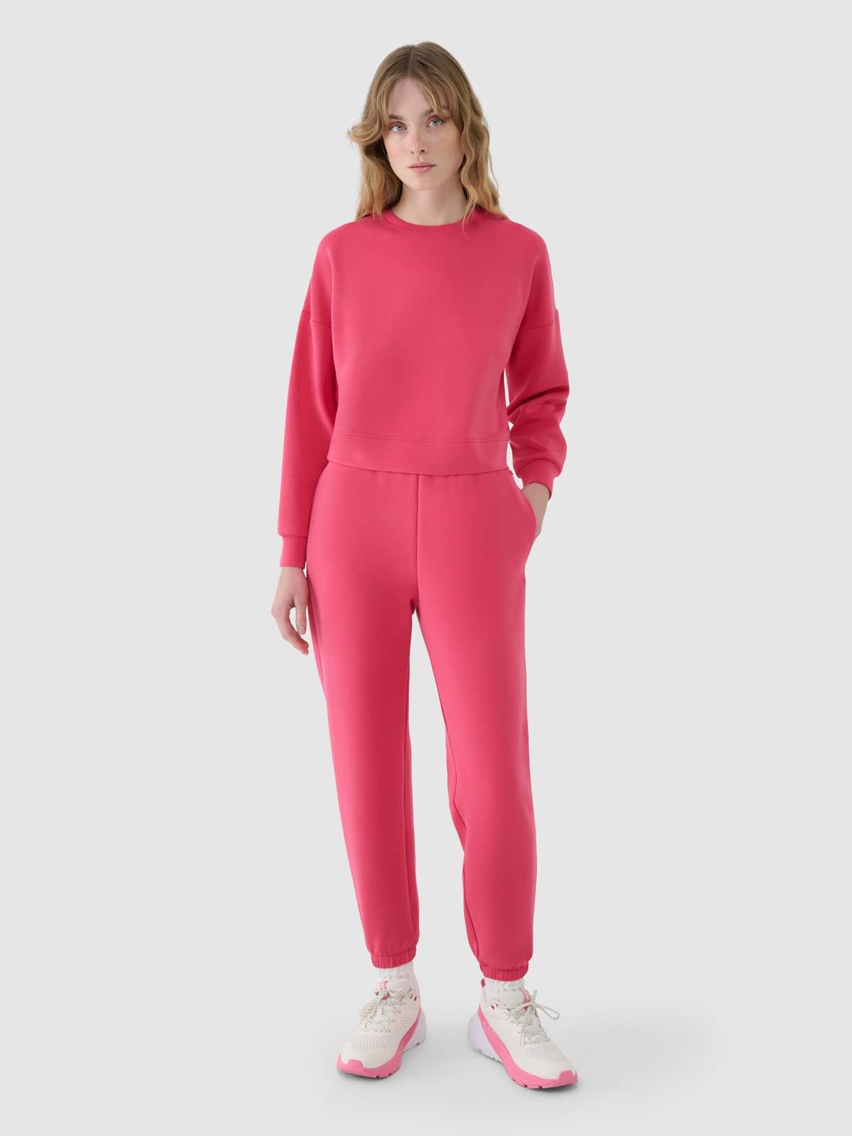4F Spodnie dresowe joggery z modalem damskie - różowe XXL