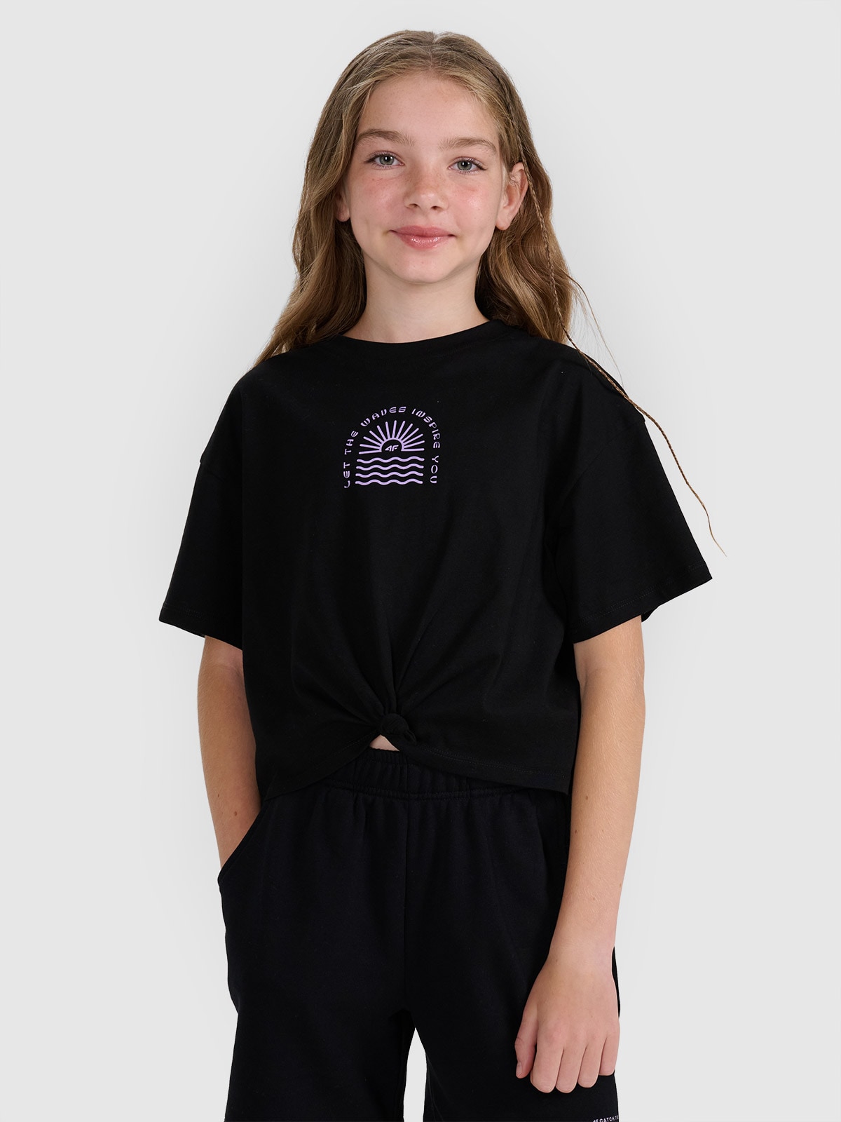 4F T-shirt oversize crop top z nadrukiem dziewczęcy - czarny 128 (7-8 lat)