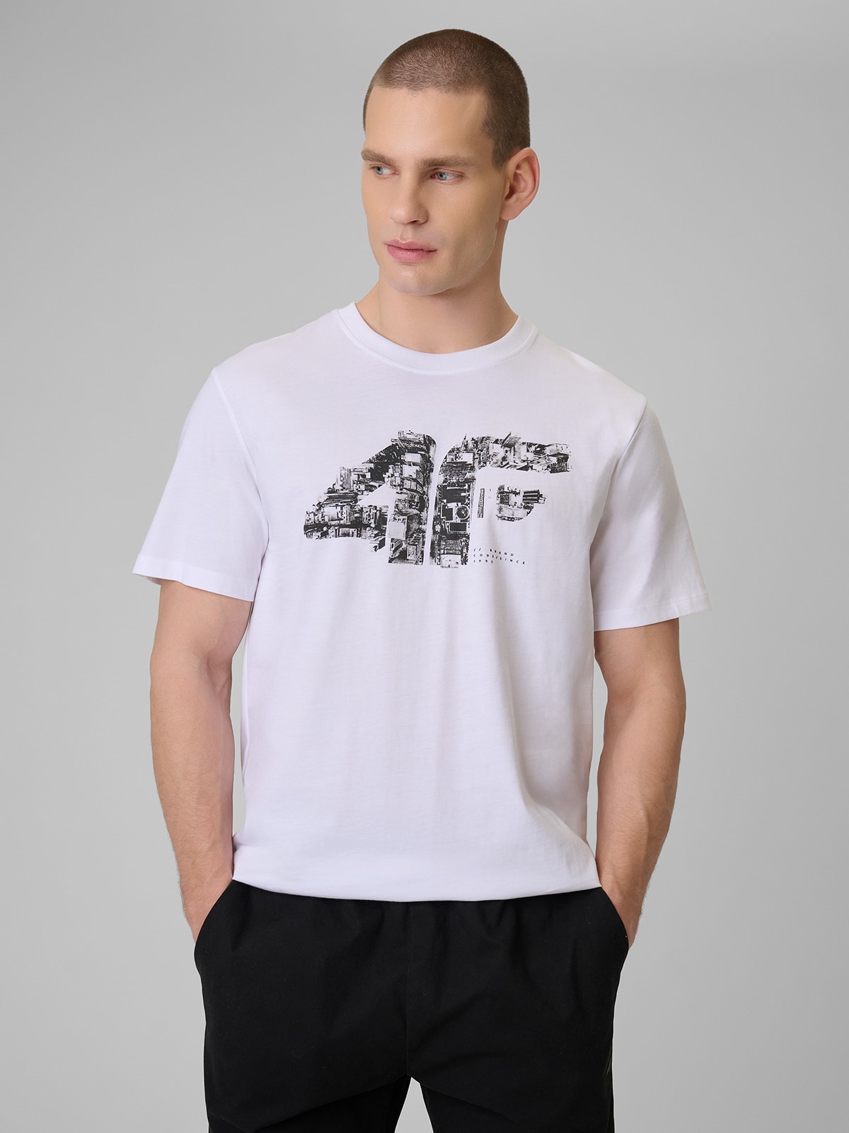 4F T-shirt regular z nadrukiem męski - biały 3XL
