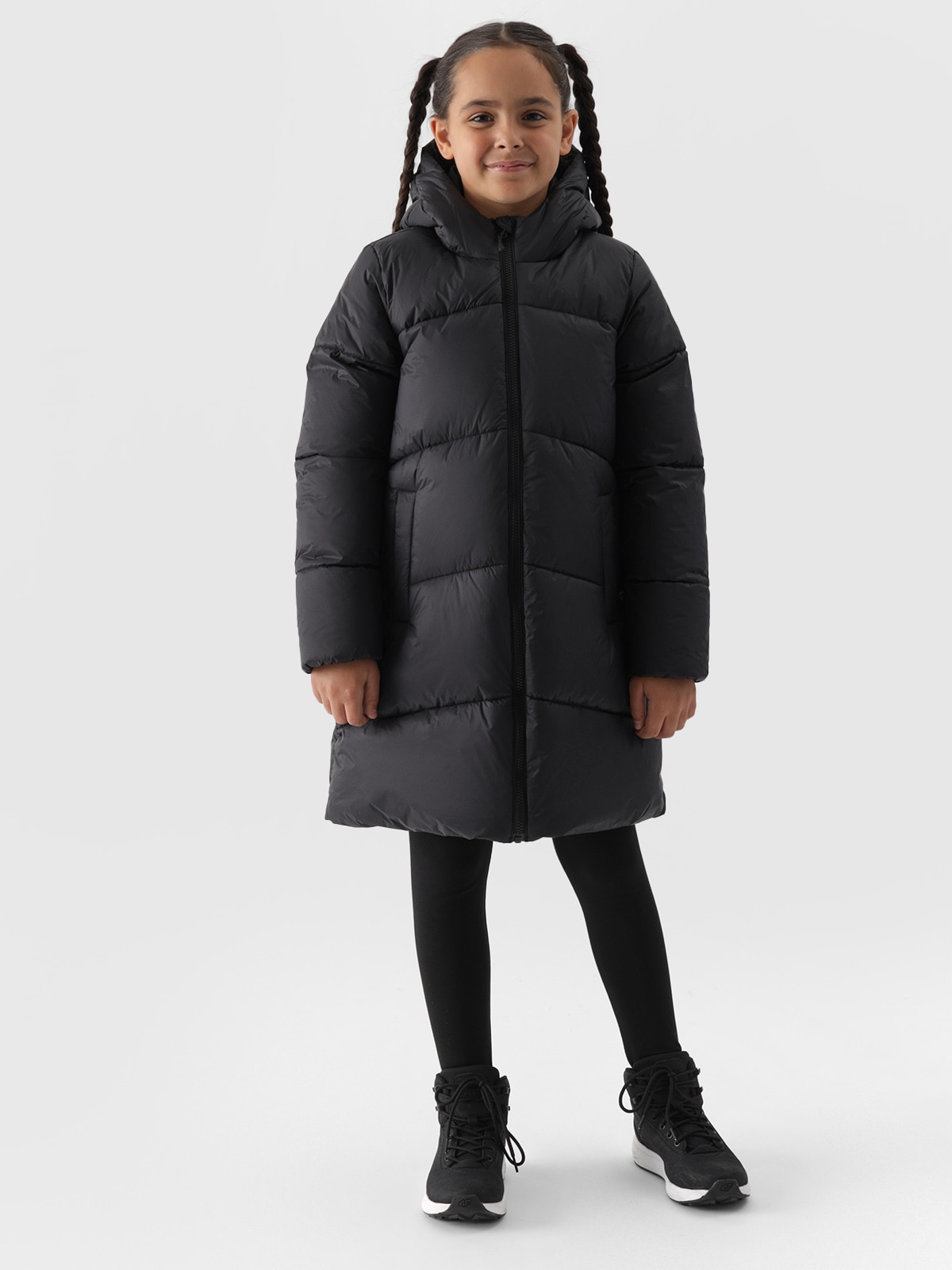 4F Płaszcz puchowy z wypełnieniem syntetycznym dziewczęcy - czarny 128 (7-8 lat)