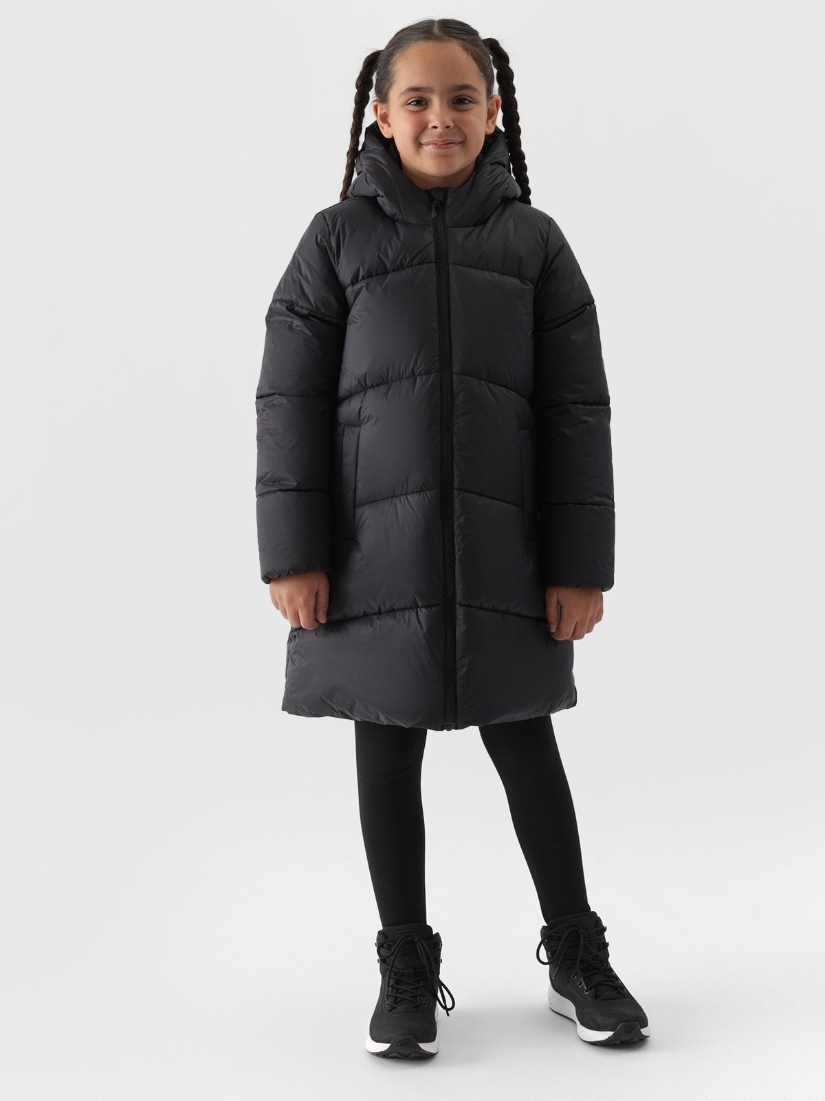 4F Płaszcz puchowy z wypełnieniem syntetycznym dziewczęcy - czarny 128 (7-8 lat)