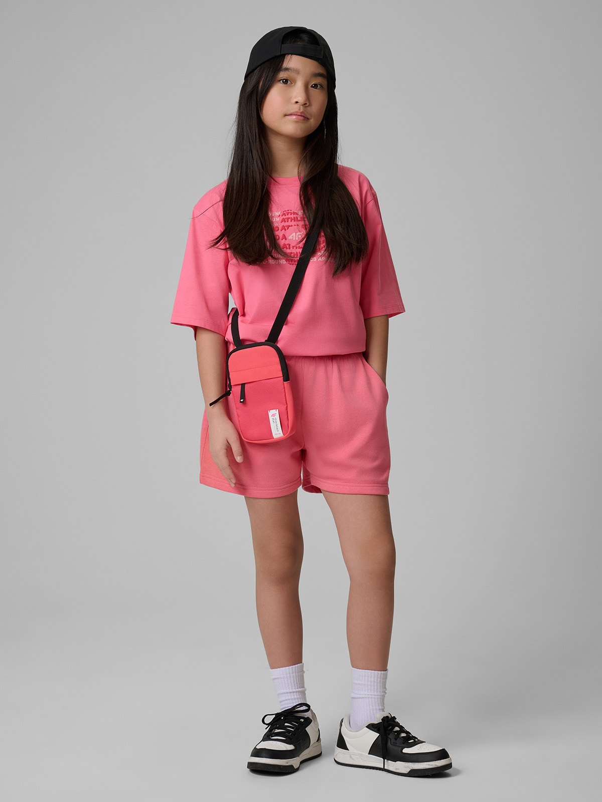 4F Spodenki dresowe dziewczęce - różowe 122 (6-7 lat)